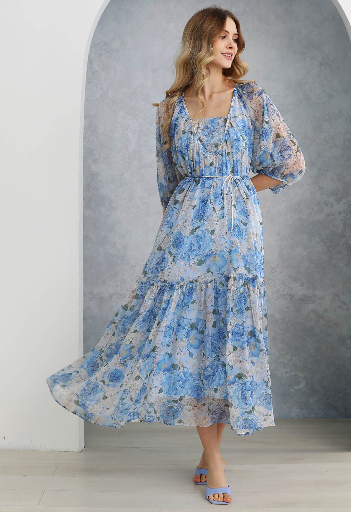 Robe Dolly Gauzy à imprimé floral et manches bulles en bleu