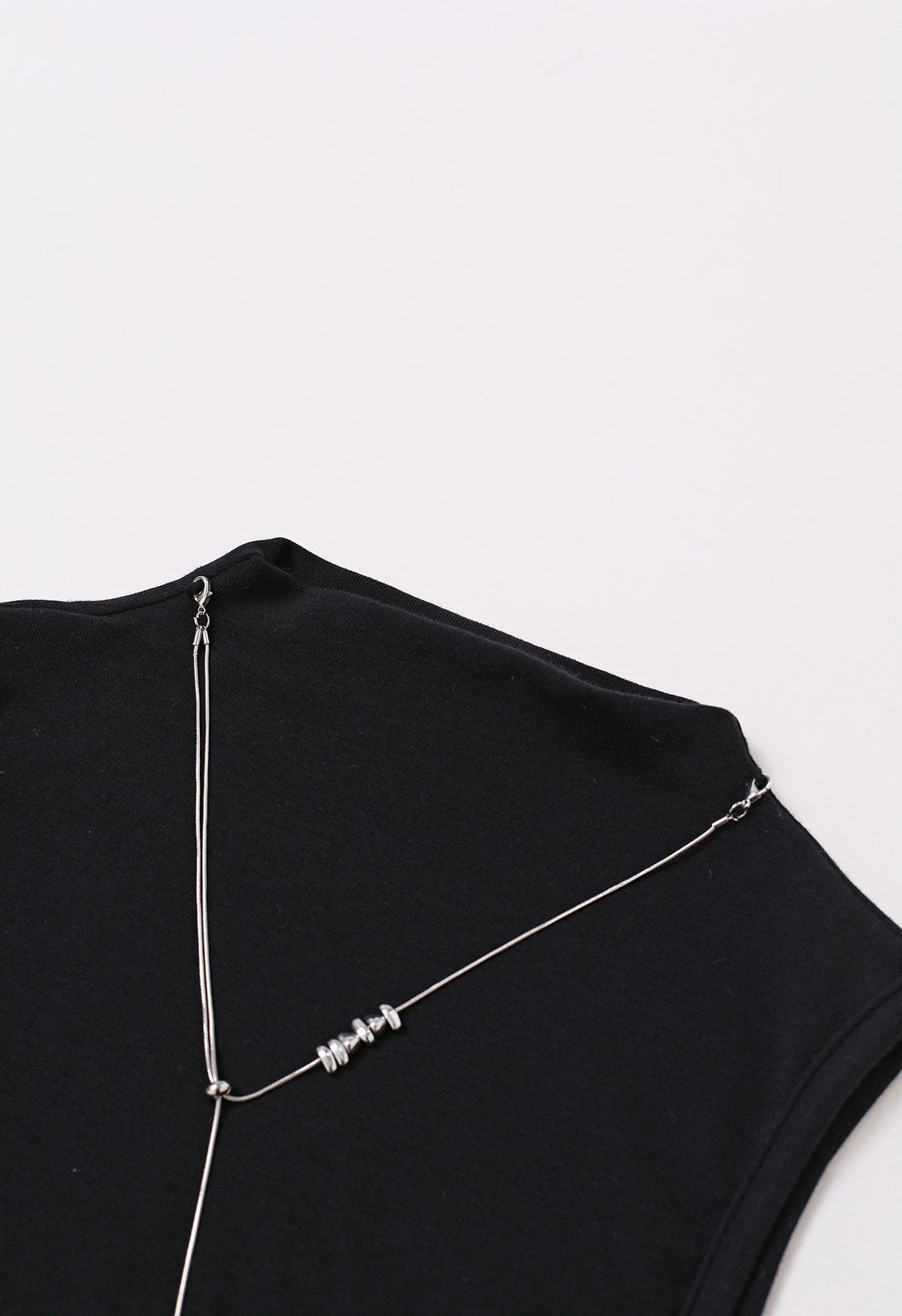 Haut asymétrique sans manches orné d'un collier détachable en noir