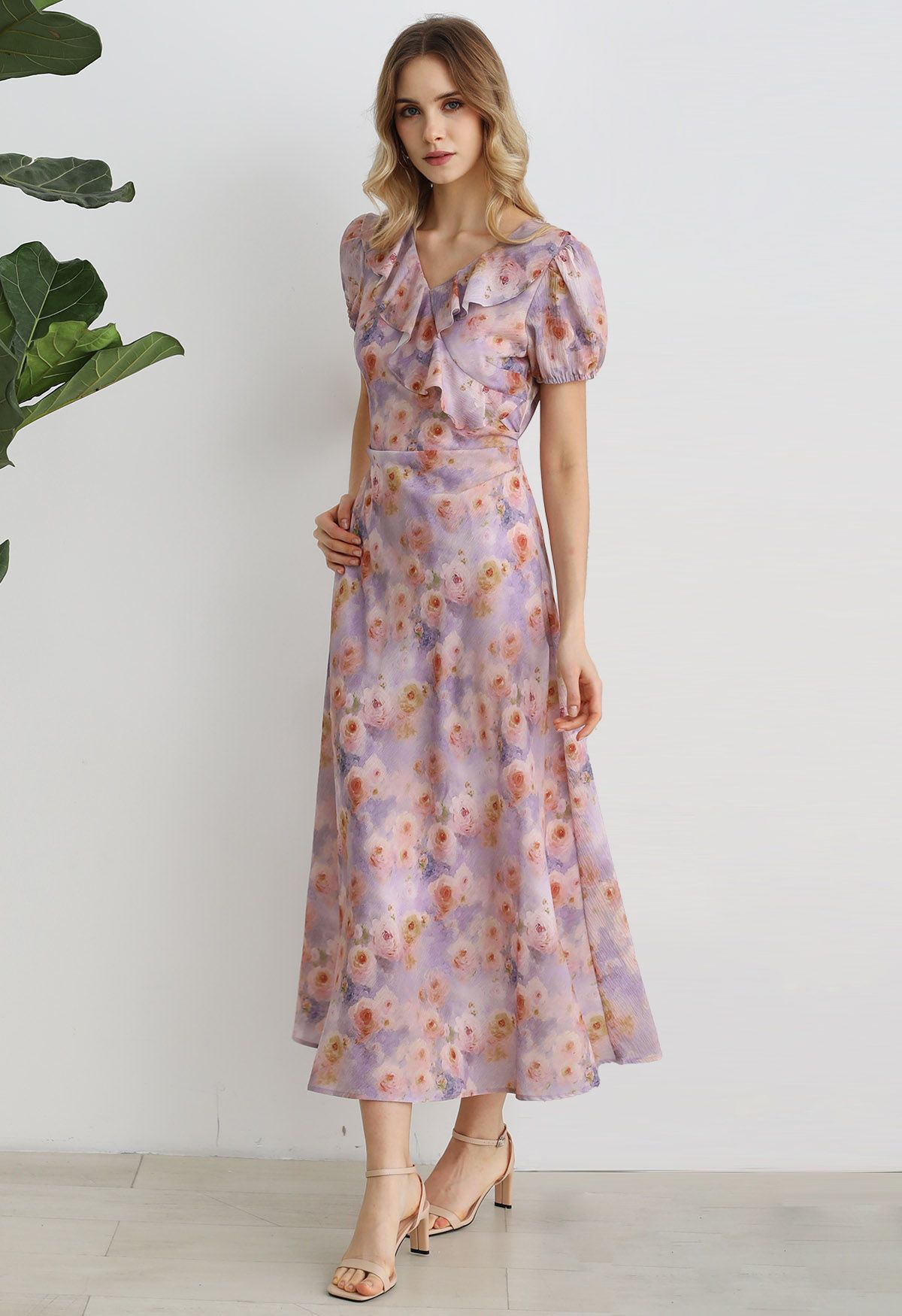 Robe longue à volants et imprimé roses, lilas