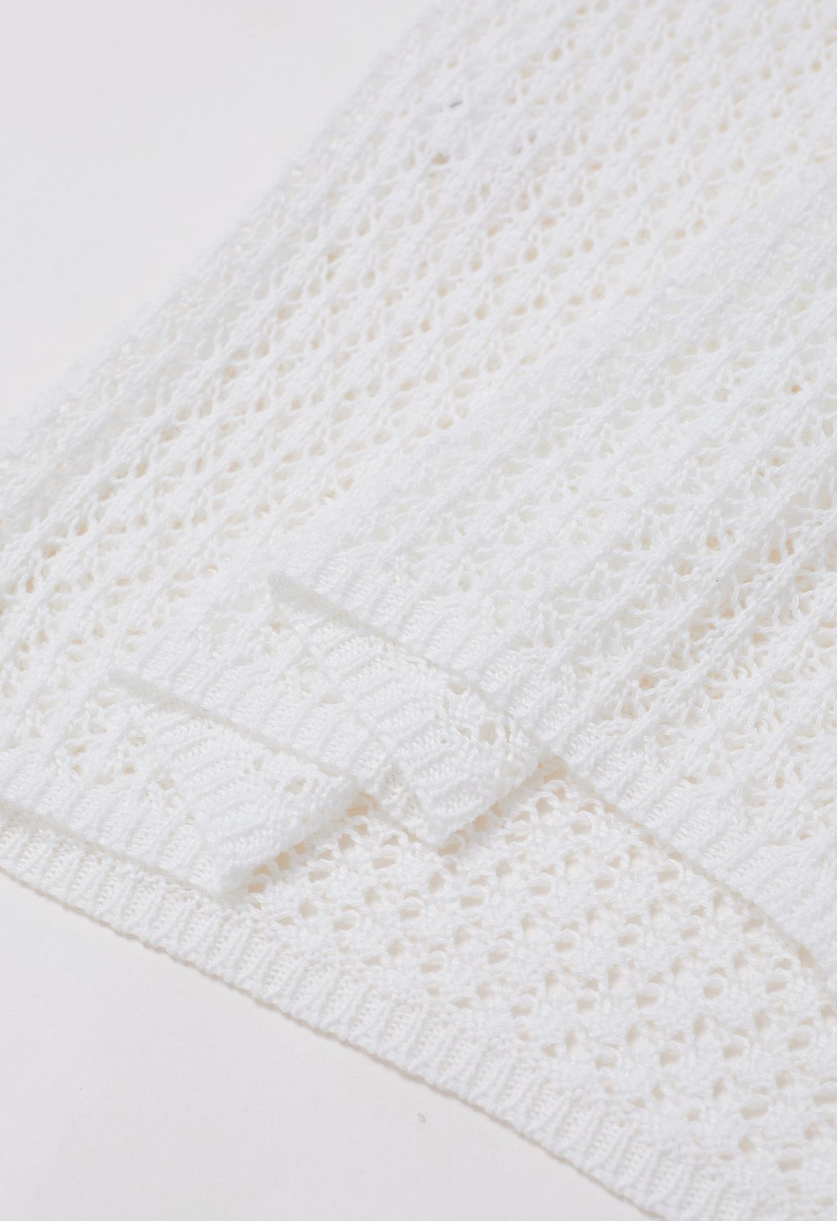 Cache-maillot au crochet à décor de perles à dos ouvert en blanc