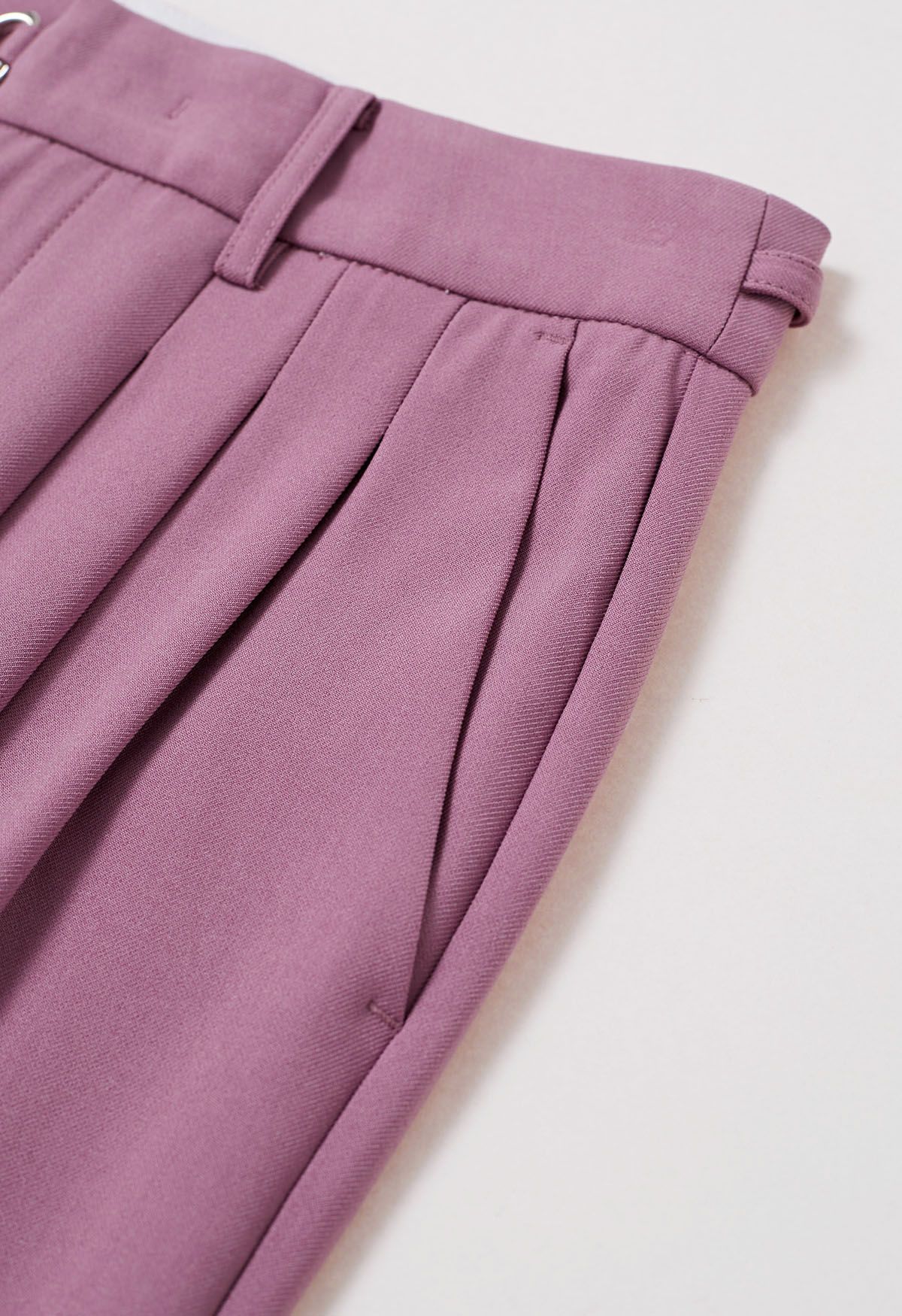 Pantalon droit plissé à ceinture réglable en violet