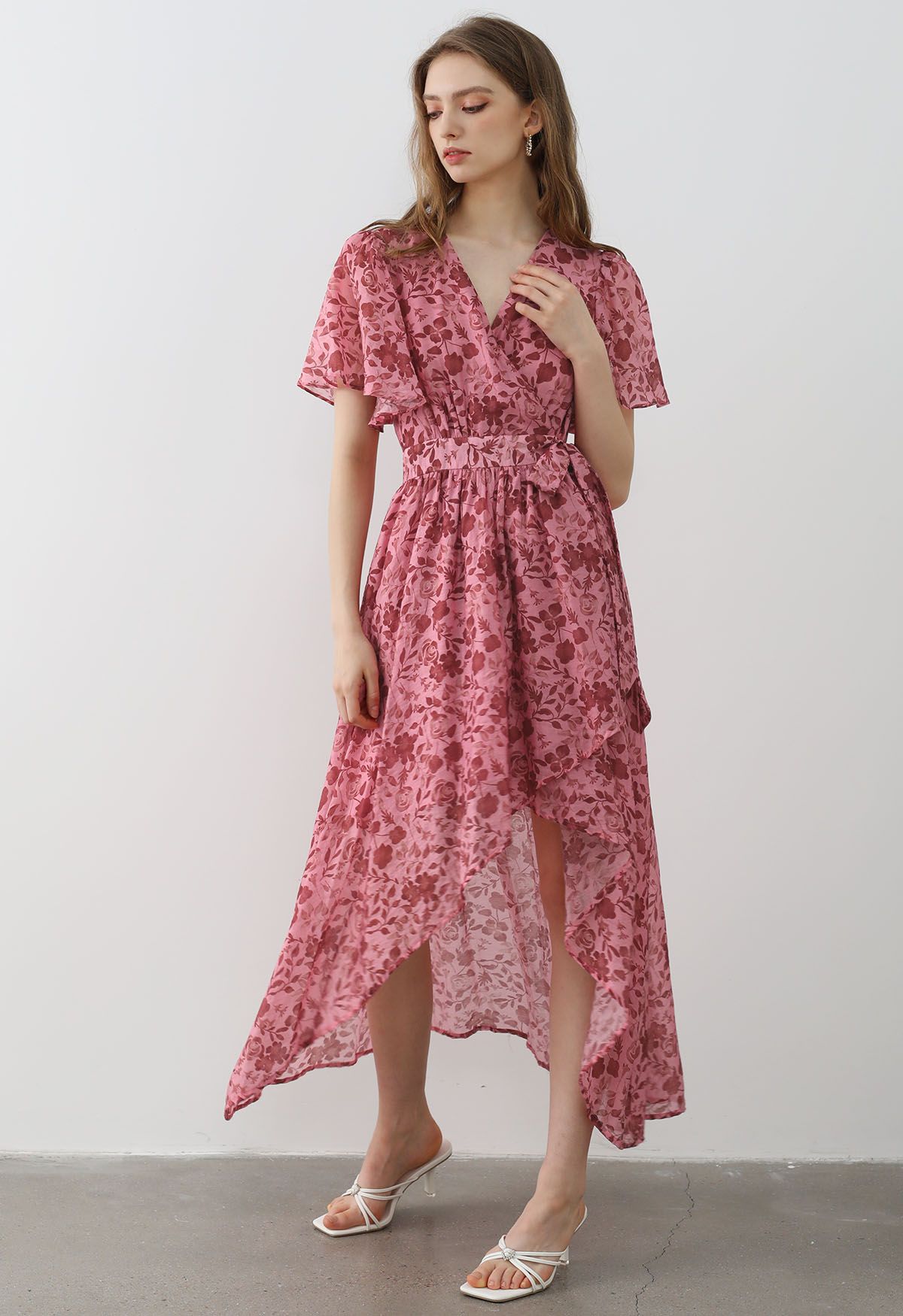 Robe portefeuille asymétrique à manches flottantes et imprimé floral rouille