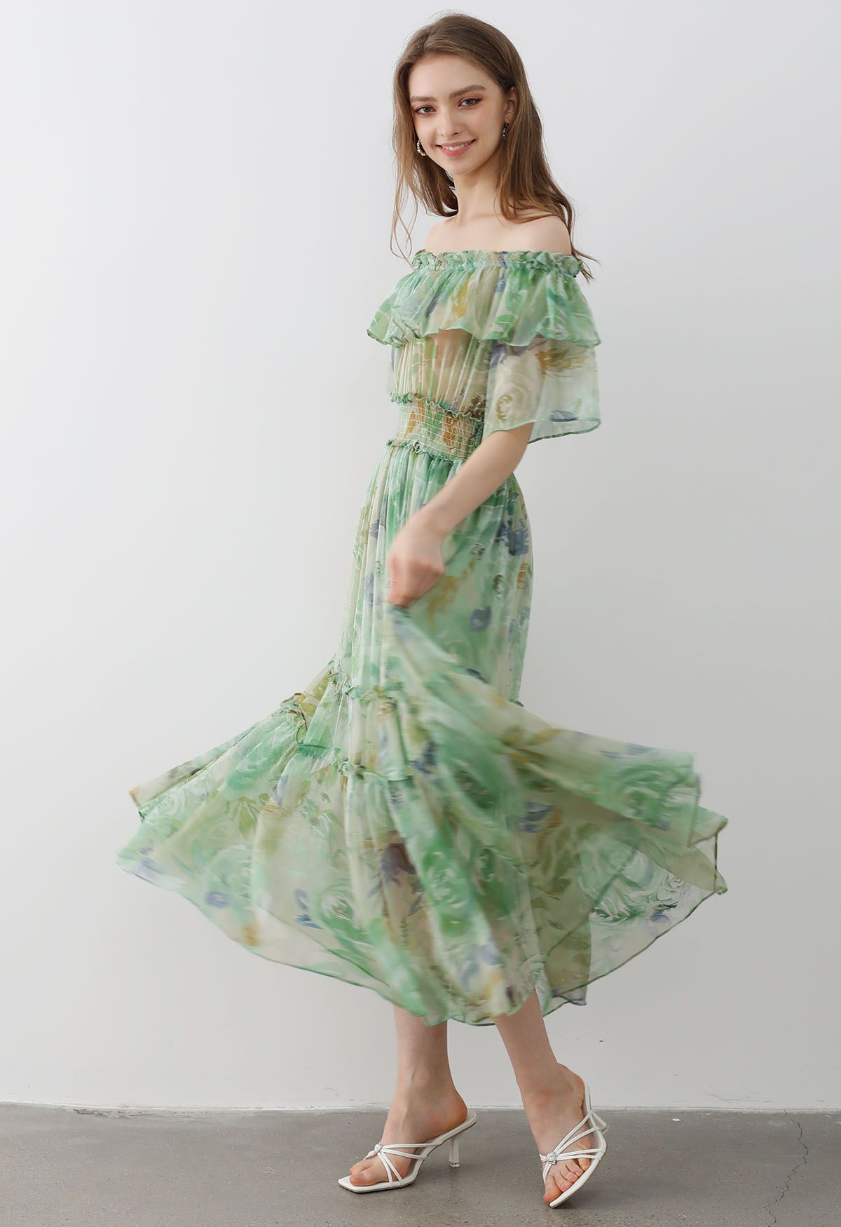 Summer Days - Robe florale en mousseline à volants et épaules dénudées - Vert