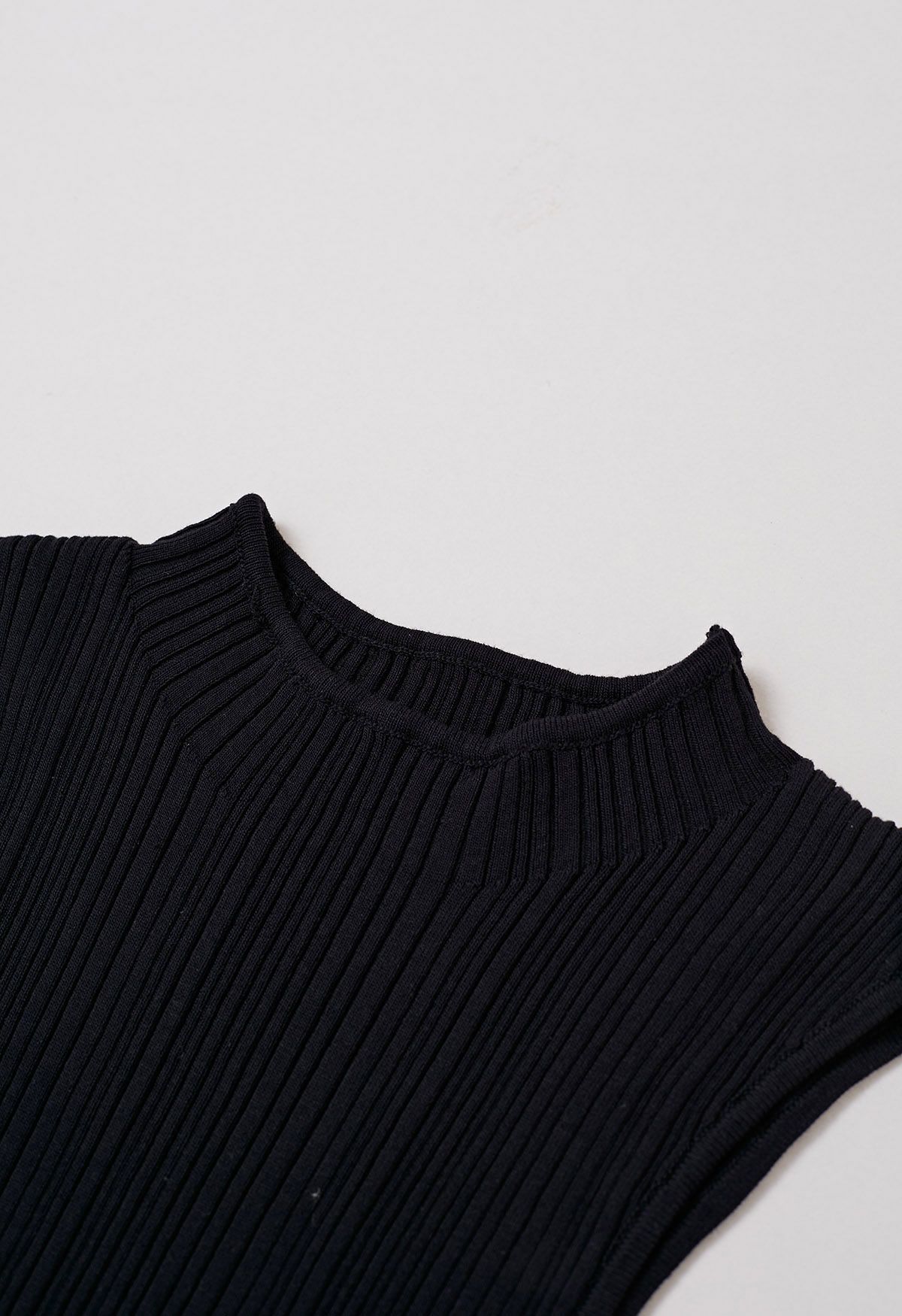 Haut en tricot sans manches à texture côtelée minimaliste en noir