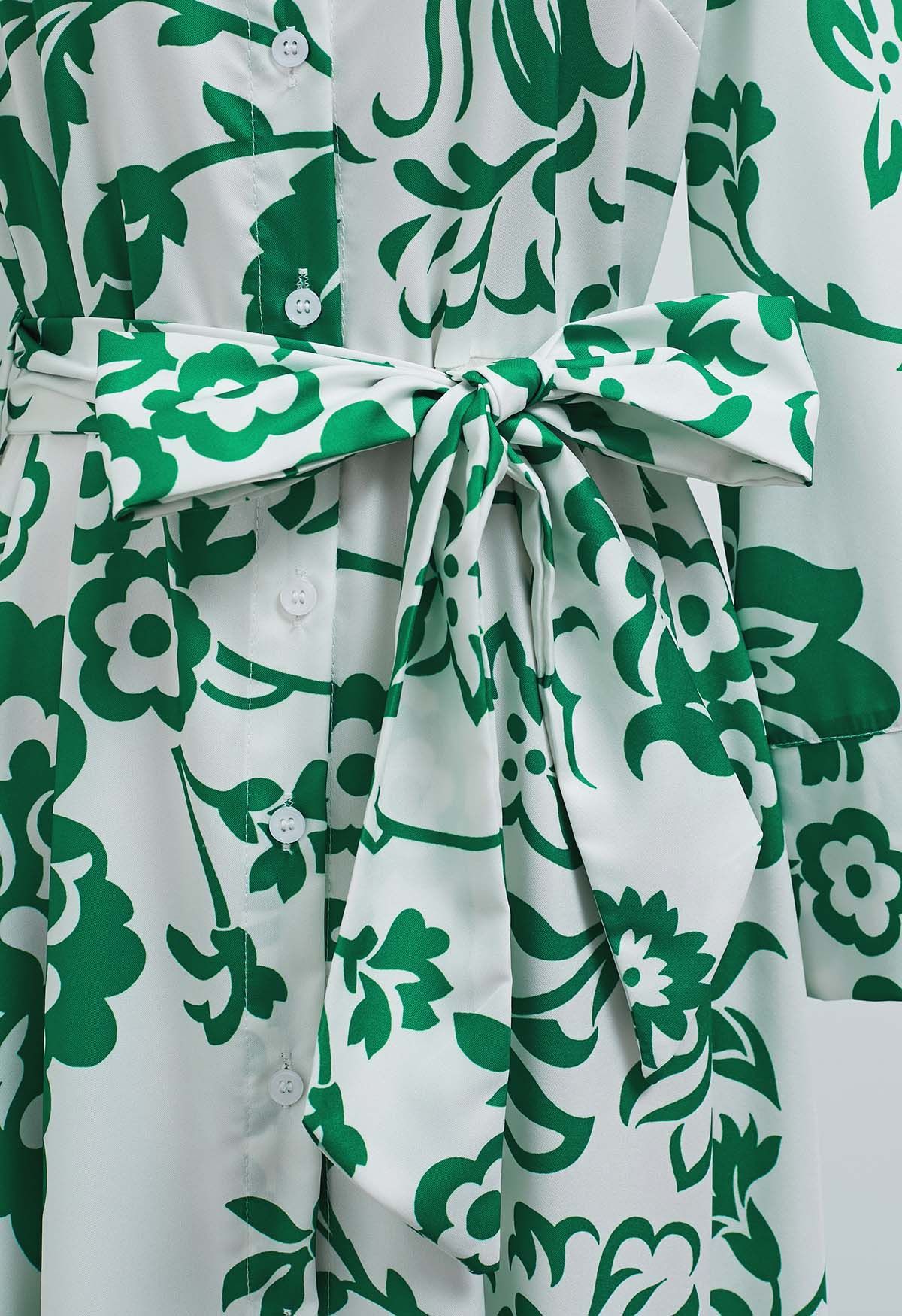 Robe chemise mi-longue boutonnée à fleurs verte