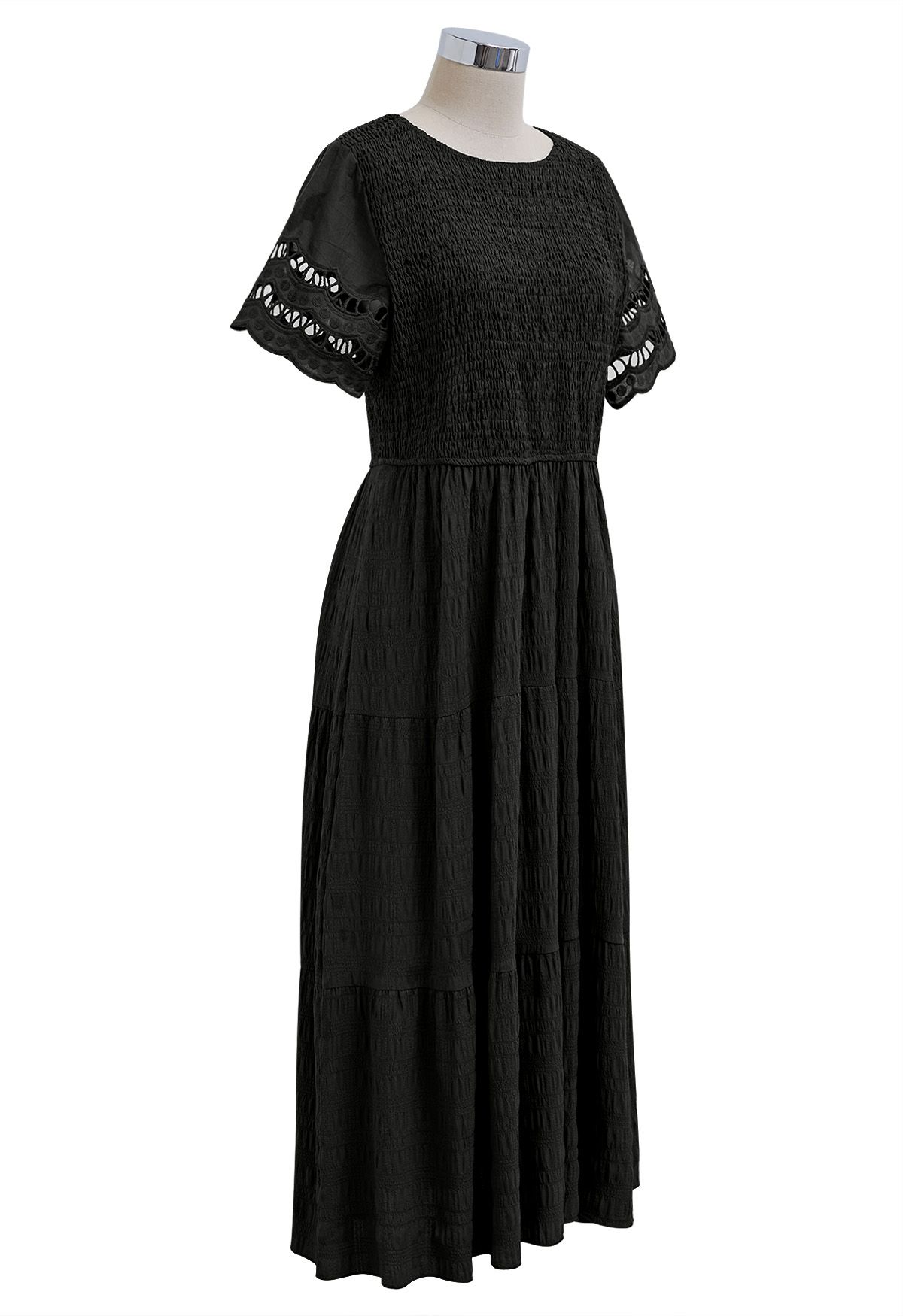 Robe mi-longue à corsage froncé et manches découpées en noir