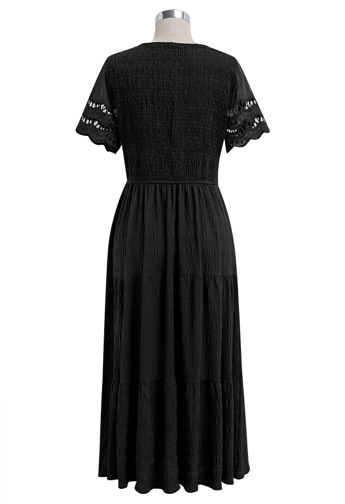 Robe mi-longue à corsage froncé et manches découpées en noir