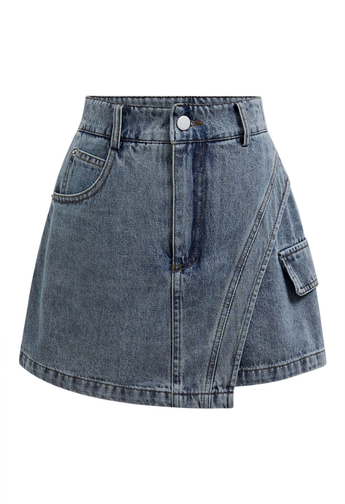 Jupe-short en denim à rabat et coutures incurvées Edgy en bleu clair