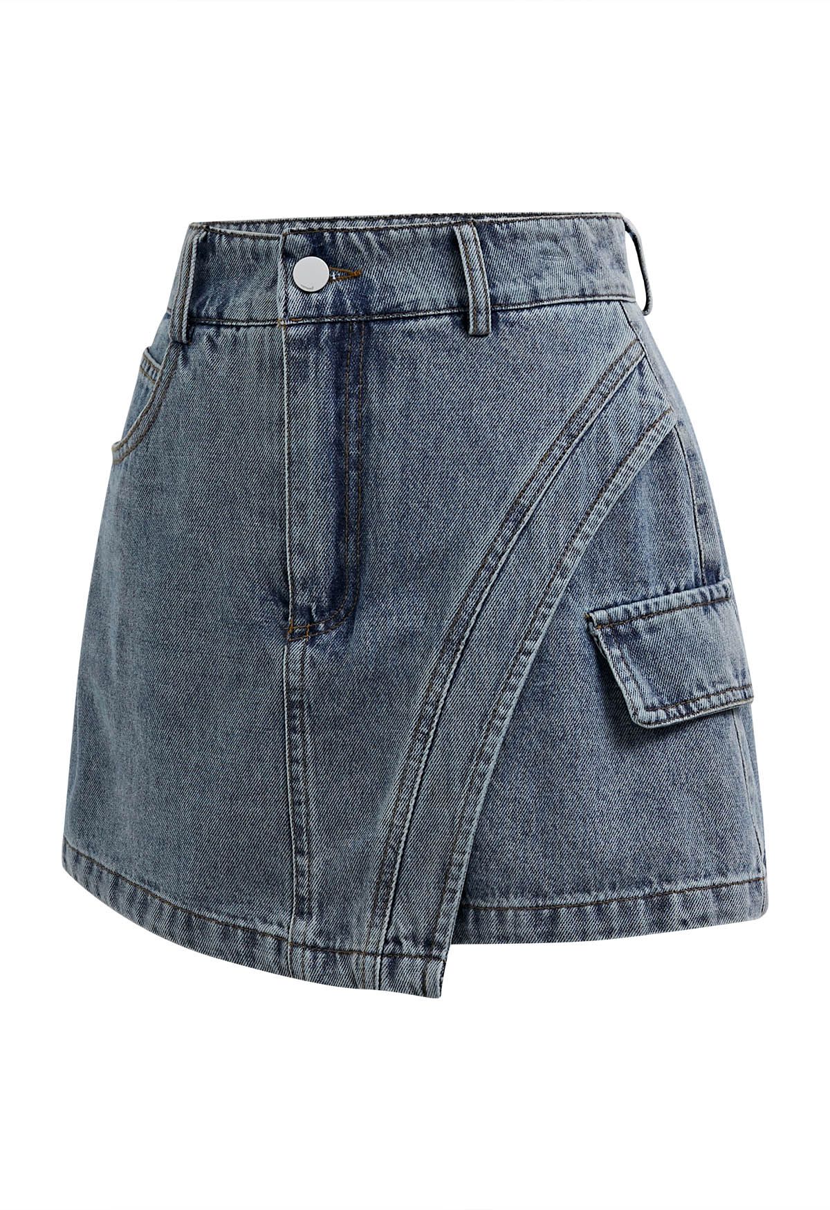 Jupe-short en denim à rabat et coutures incurvées Edgy en bleu clair