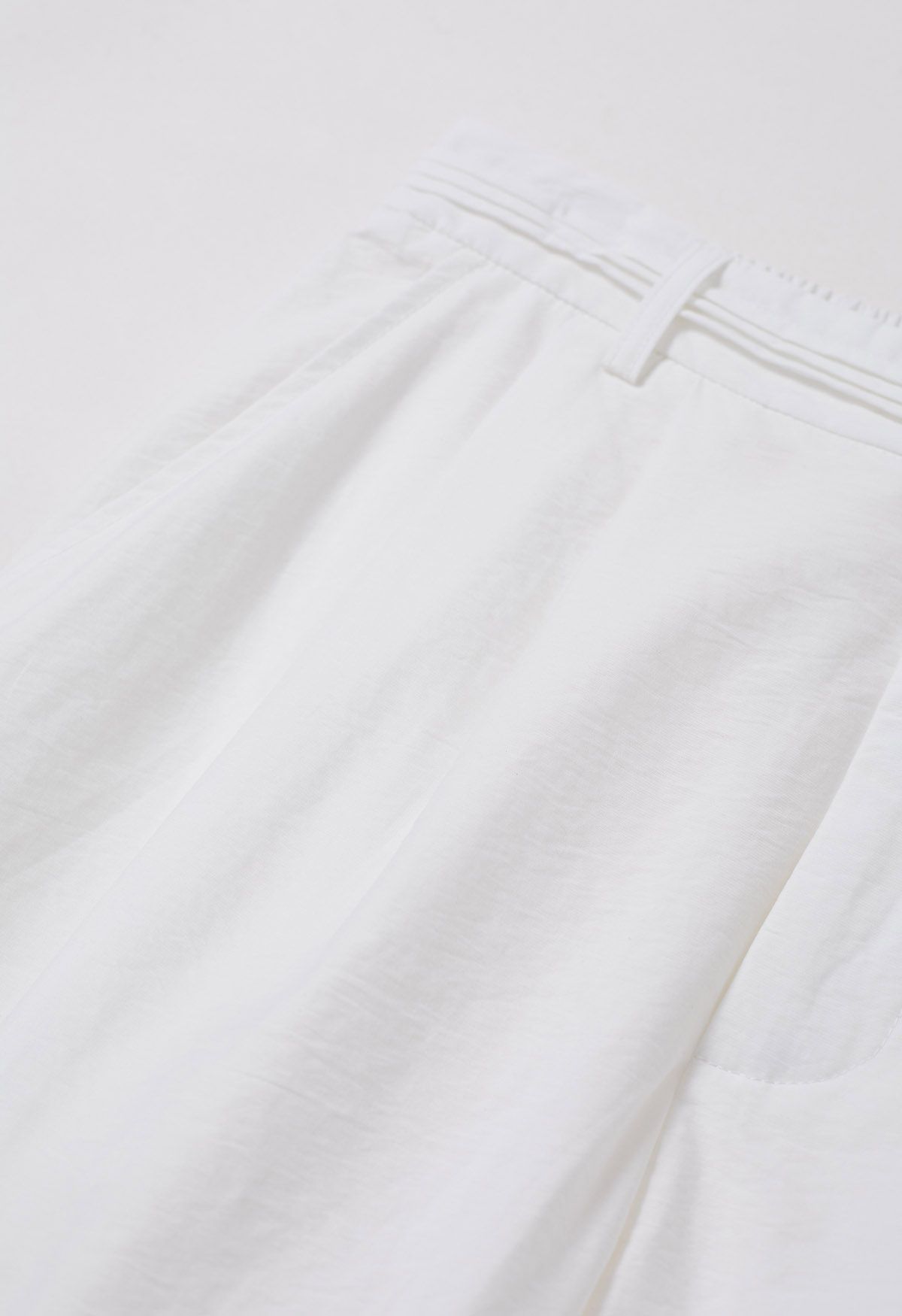 Pantalon large à détails nervurés en blanc