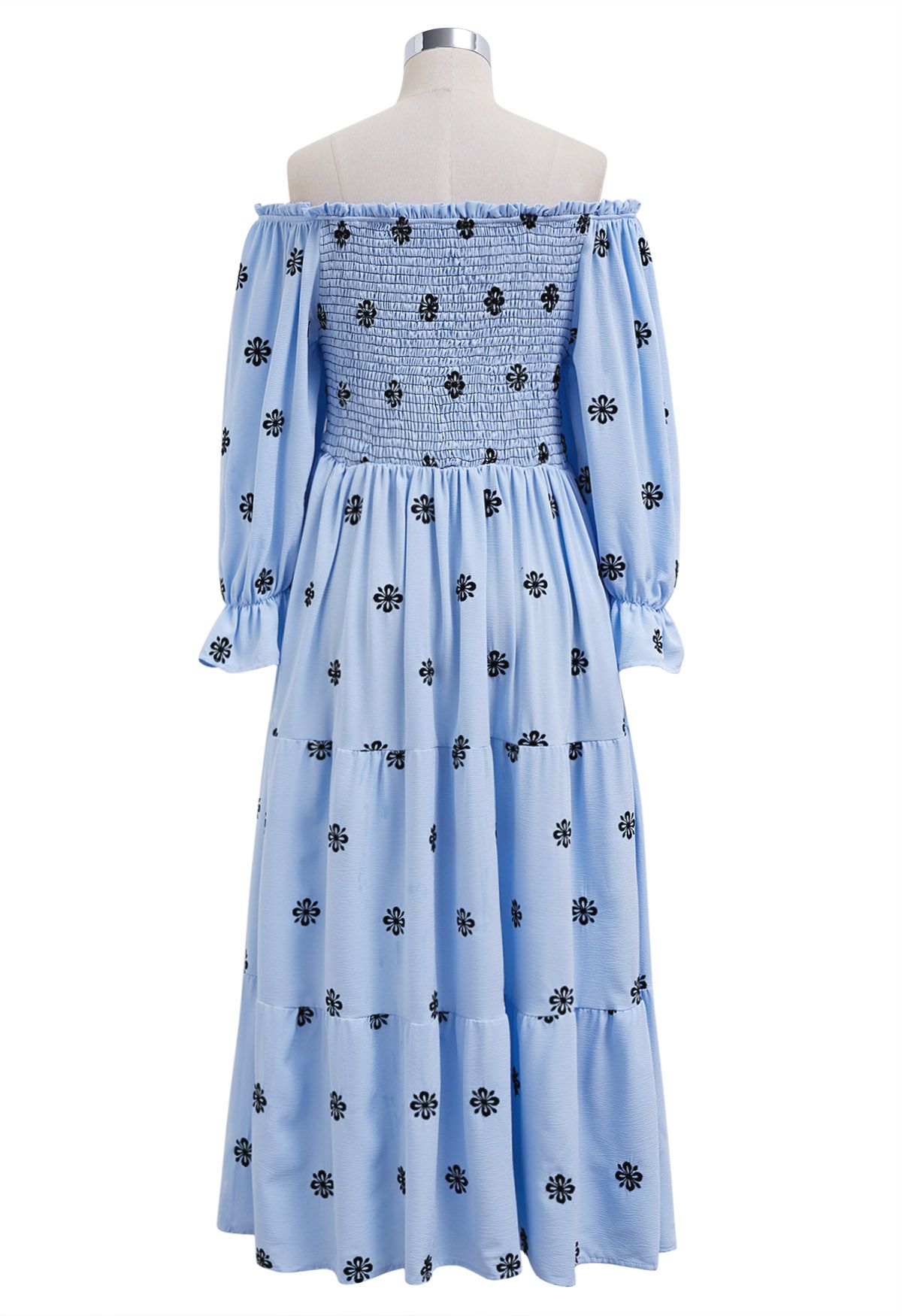 Robe midi froncée noire à broderies florales en bleu