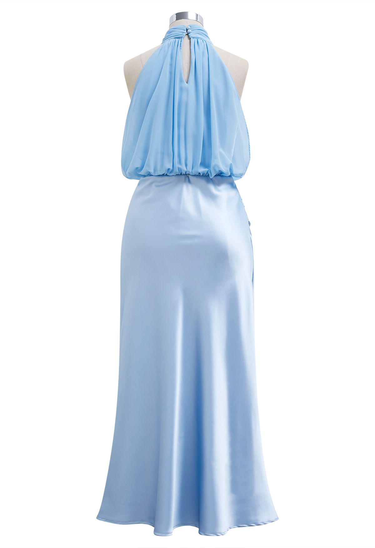 Robe gracieuse en satin épissé en mousseline de soie à col licou en bleu