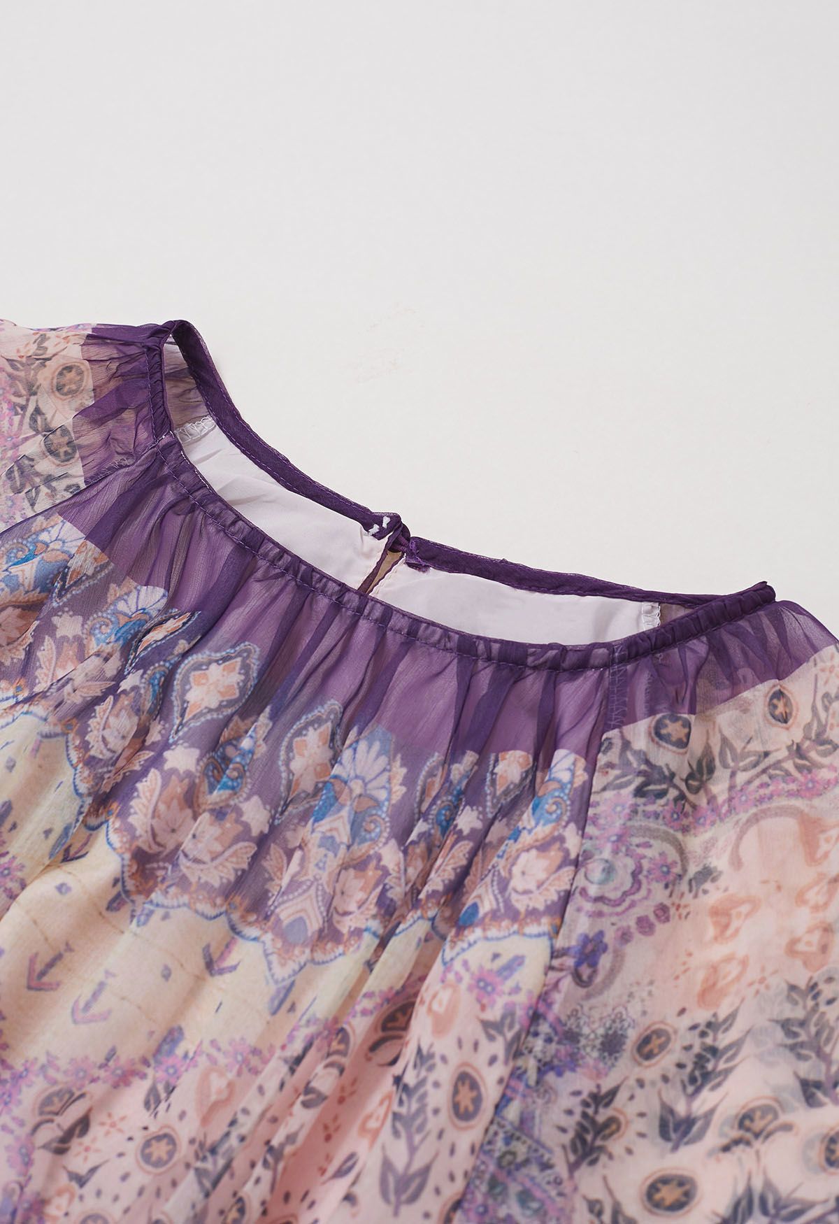 Mystic Garden - Robe longue à volants et manches bulles en violet