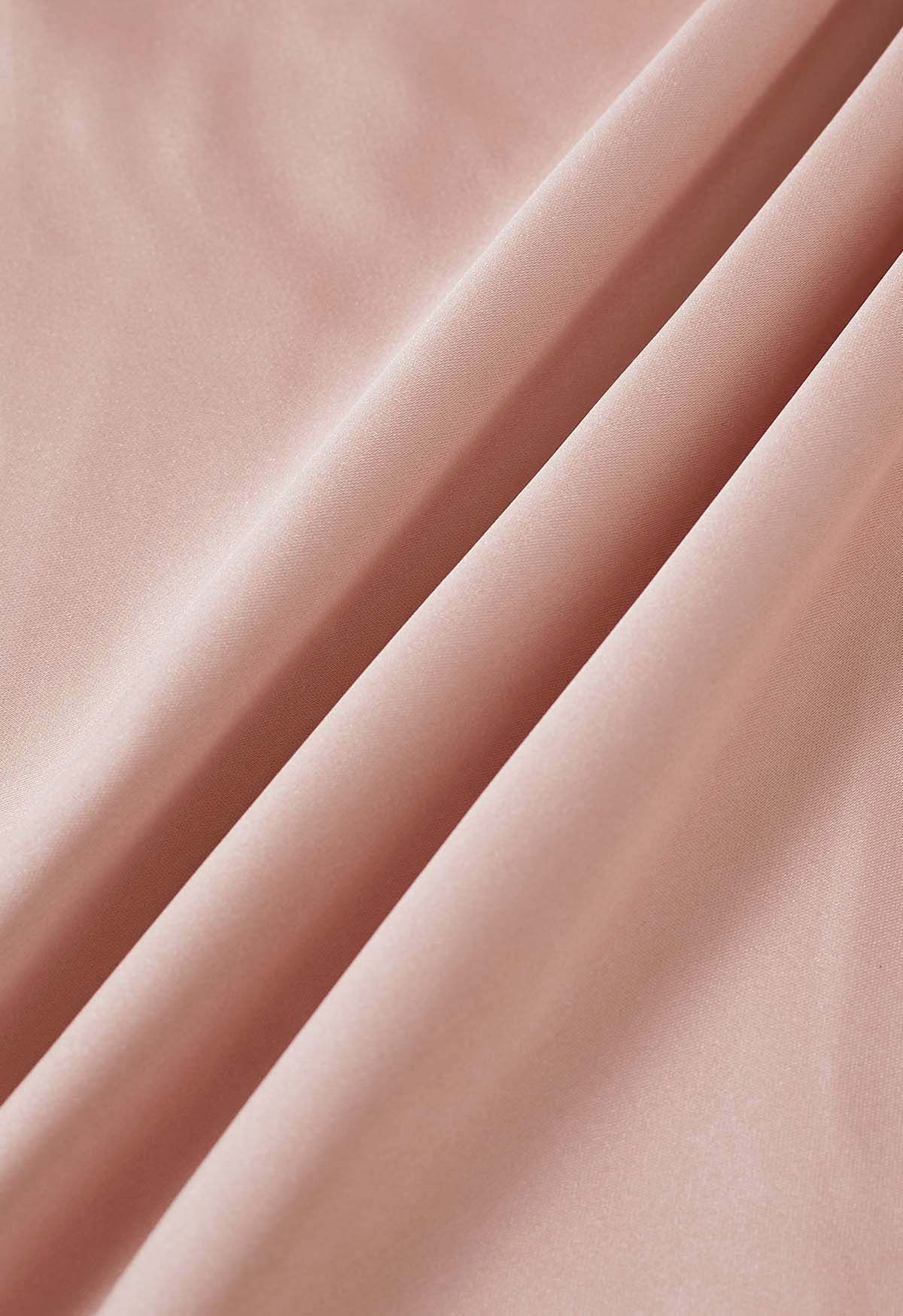 Robe gracieuse en satin épissé en mousseline de soie à col licou en rose