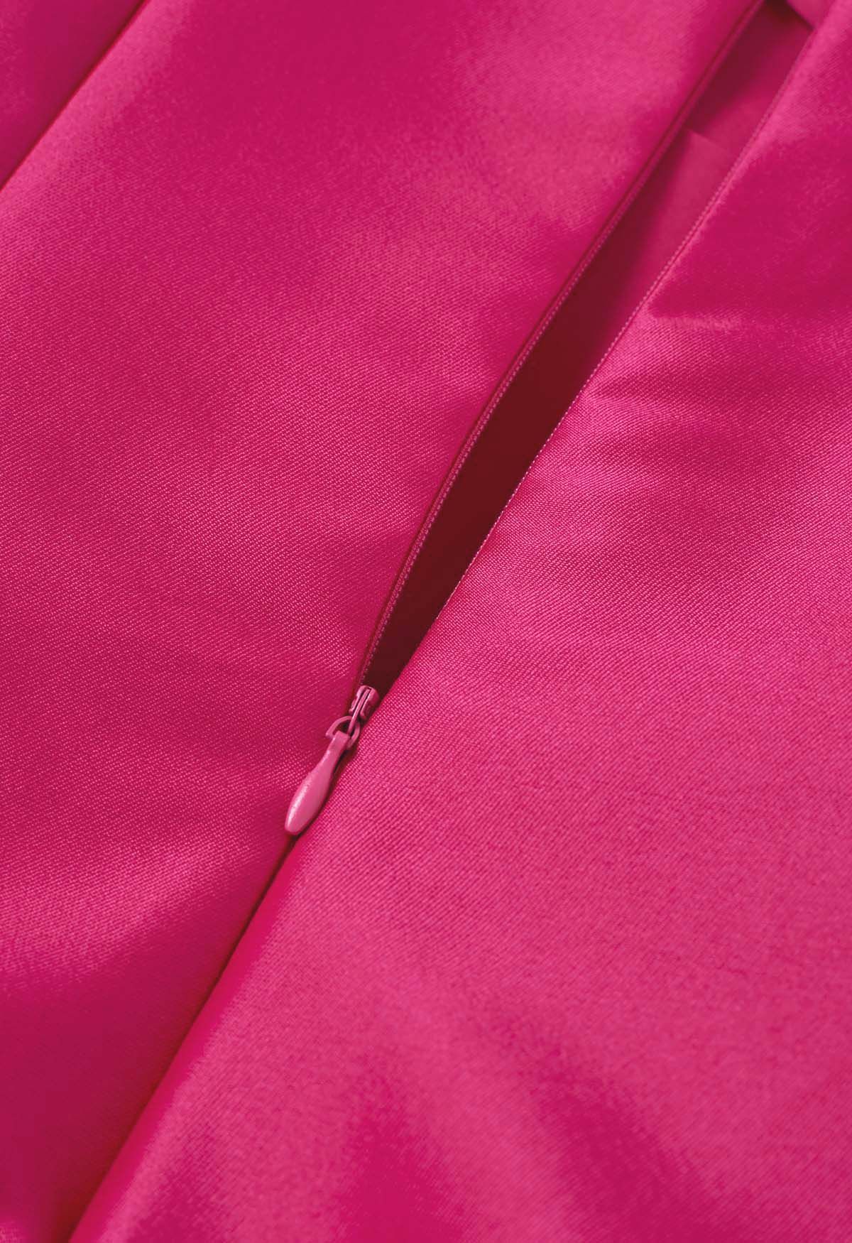 Robe caraco en satin poli à ourlet évasé en magenta