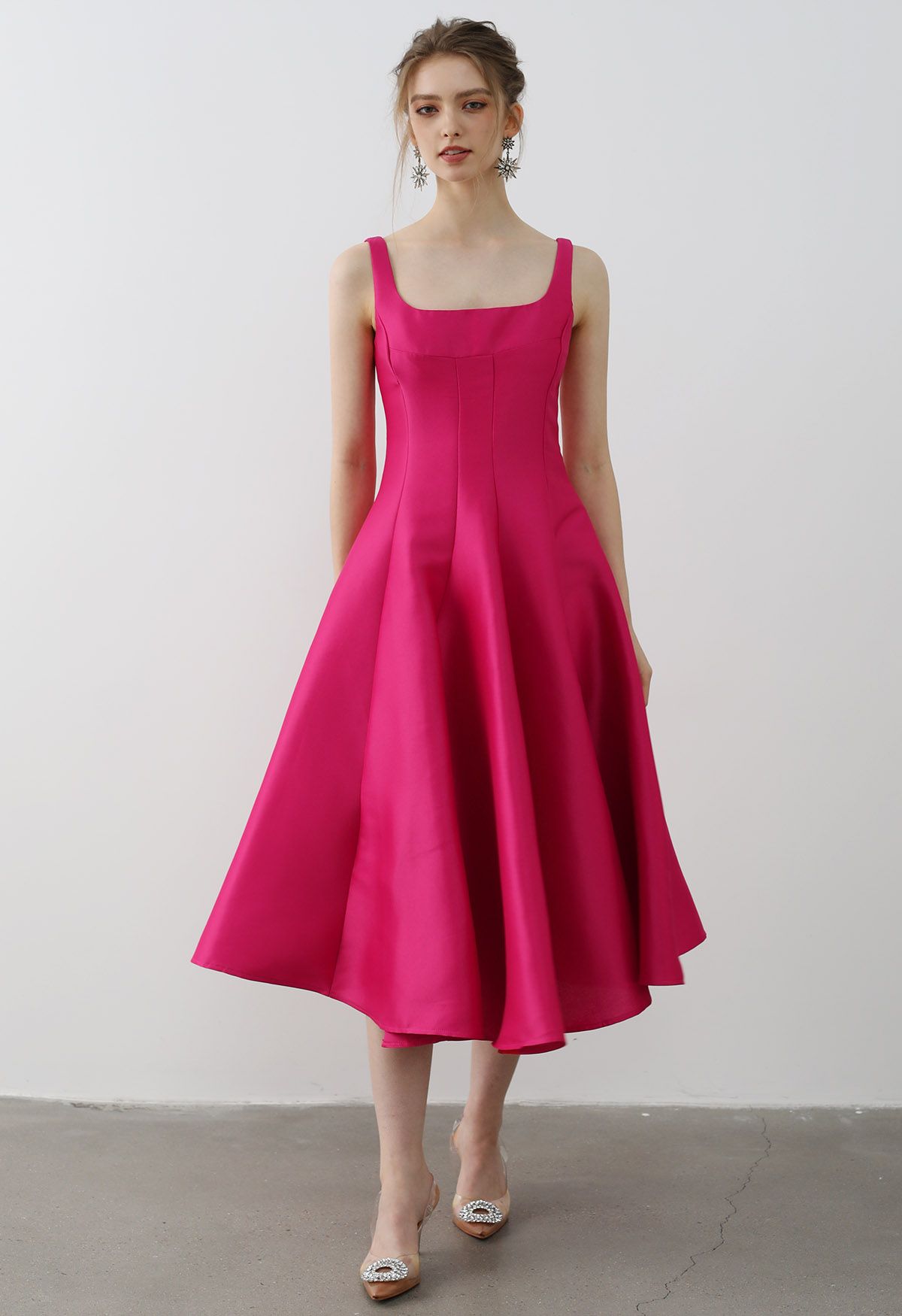 Robe caraco en satin poli à ourlet évasé en magenta