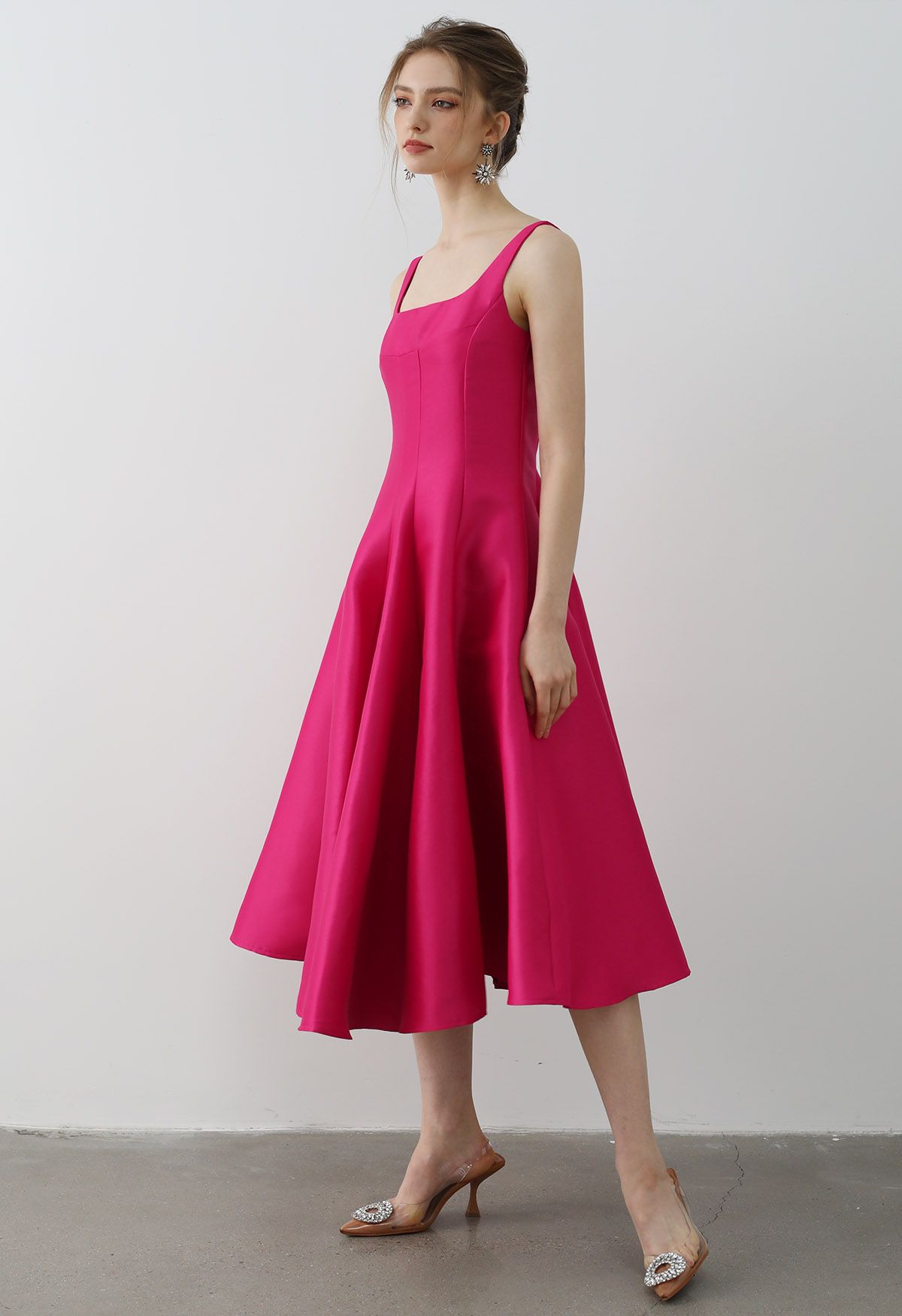 Robe caraco en satin poli à ourlet évasé en magenta