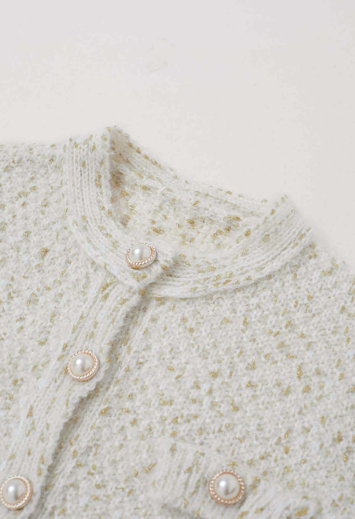 Cardigan boutonné en tricot mélangé pelucheux en blanc