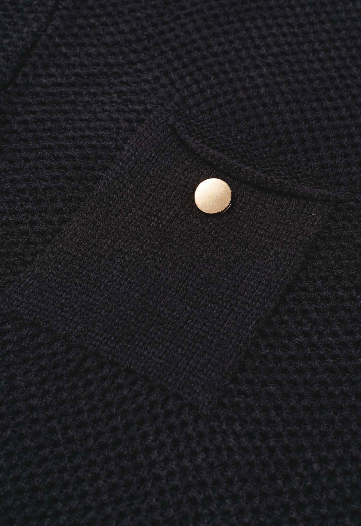 Pull en tricot gaufré boutonné avec poche plaquée en noir