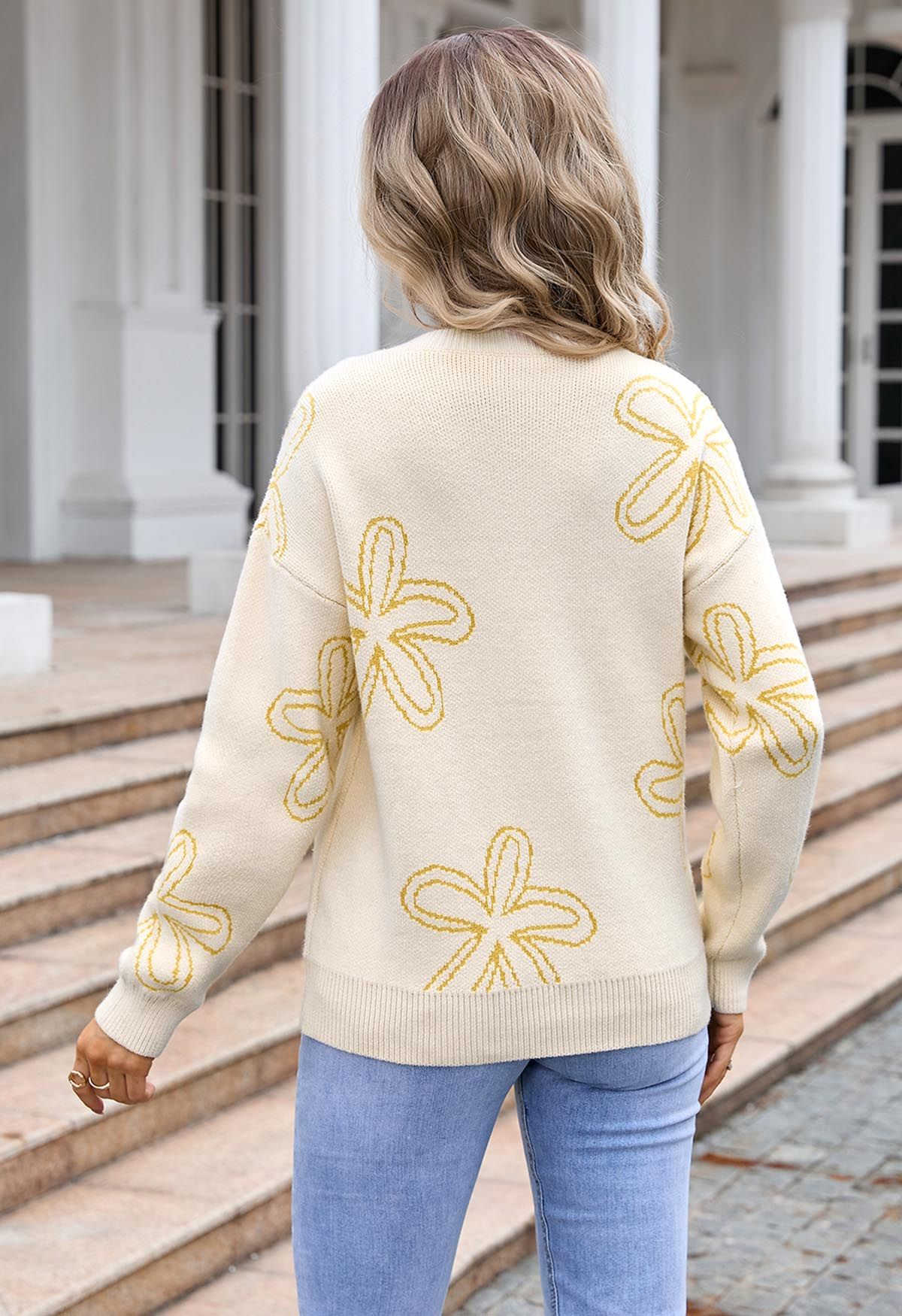 Pull en maille jacquard à motif floral en jaune clair