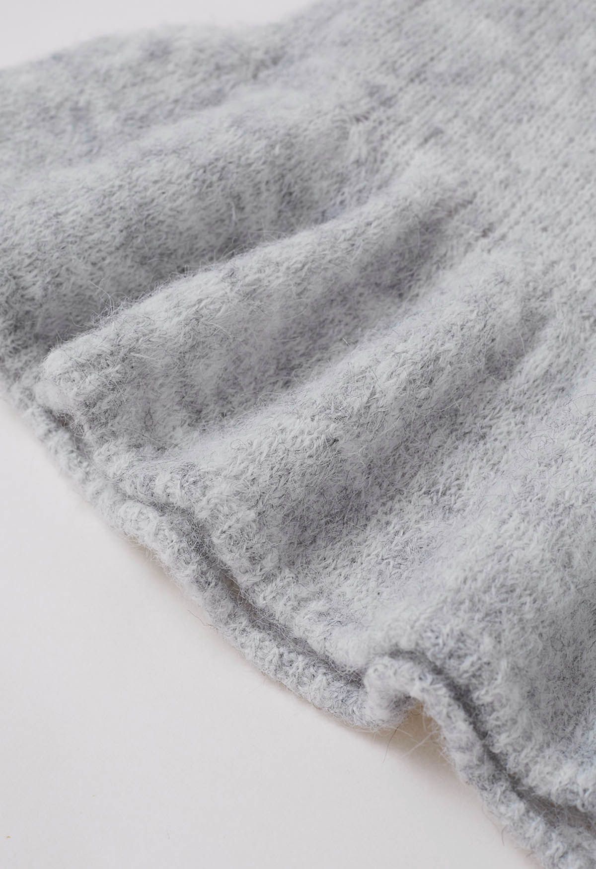 Haut en tricot pelucheux à motif péplum évasé en gris