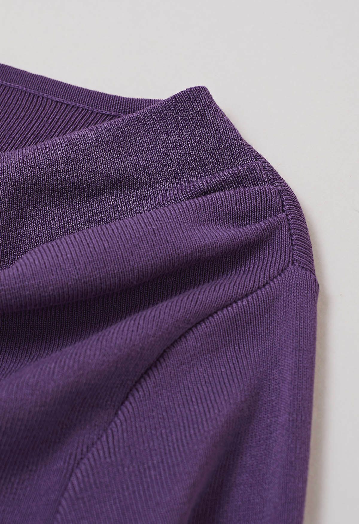 Haut en tricot à manches longues froncées avec nœud latéral en violet