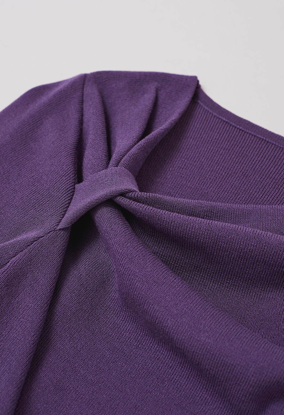 Haut en tricot à manches longues froncées avec nœud latéral en violet