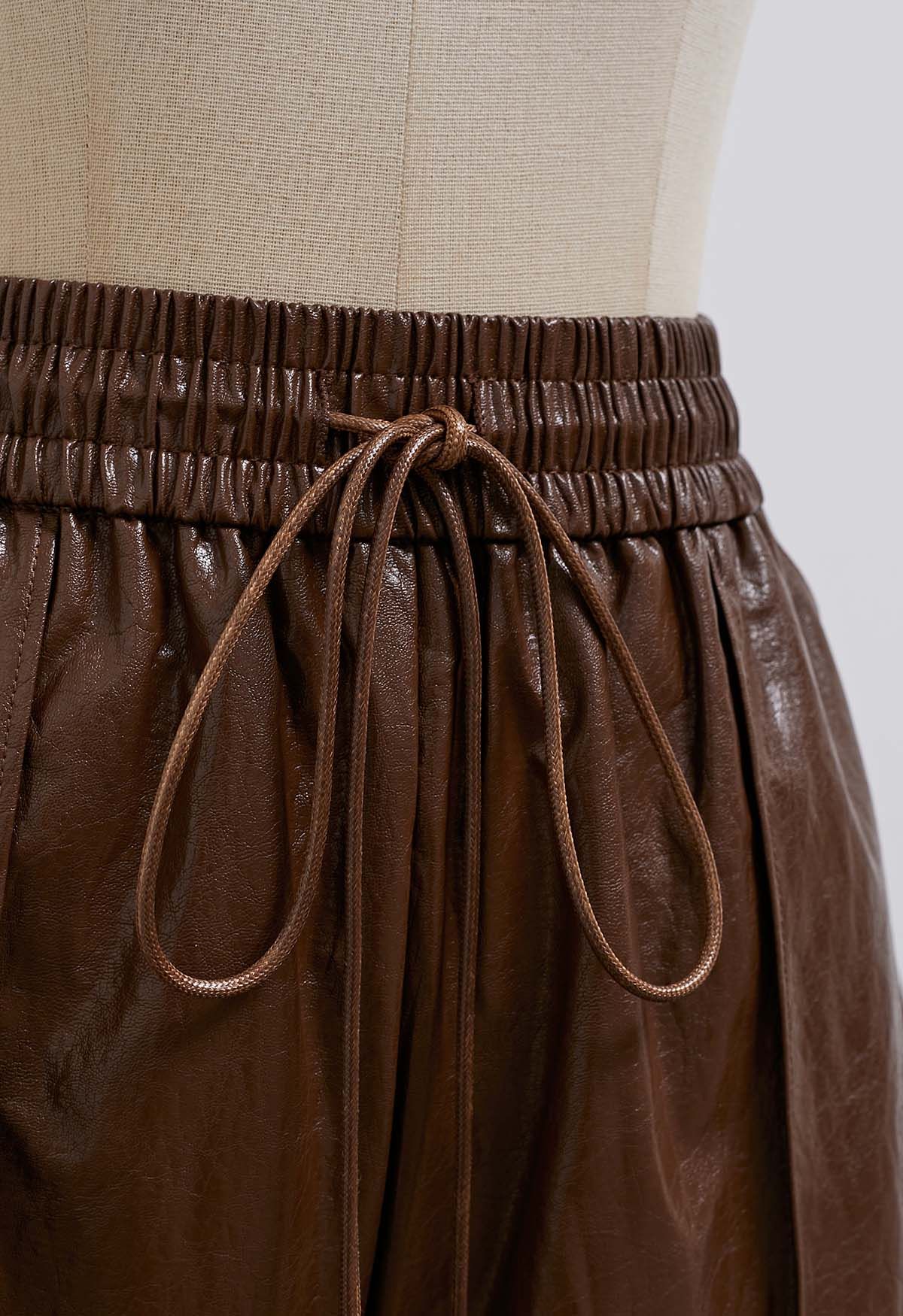 Short en similicuir Urban Chic avec cordon de serrage en marron