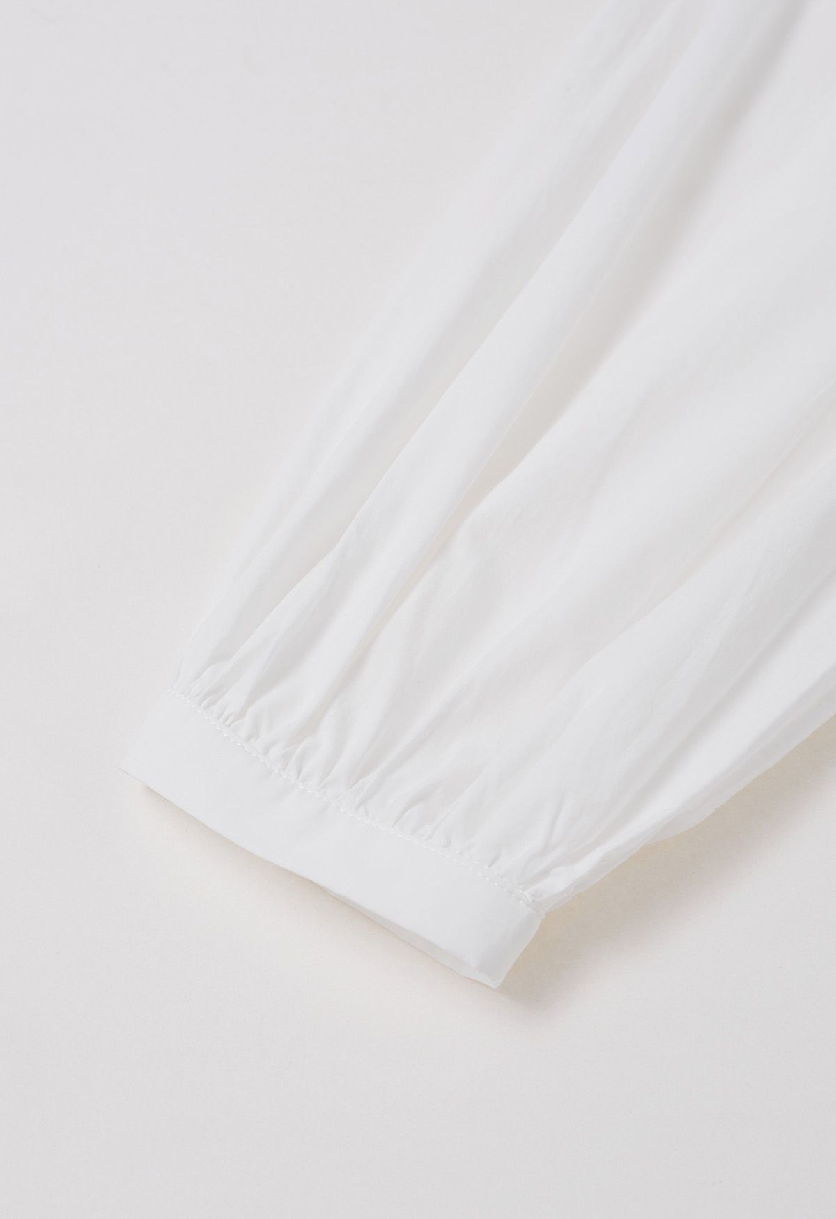 Chemise décontractée en coton à manches bouffantes en blanc