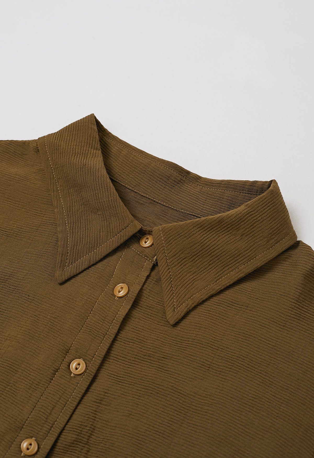 Chemise boutonnée à col et cordon de serrage en marron