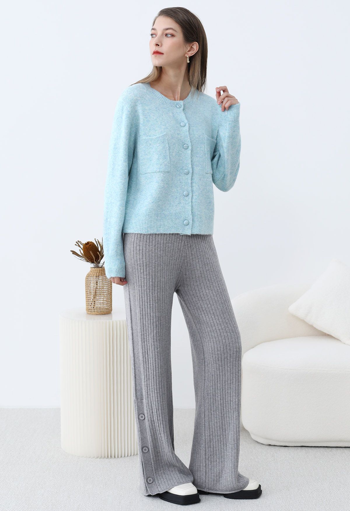 Pantalon en tricot côtelé à ourlet boutonné en gris