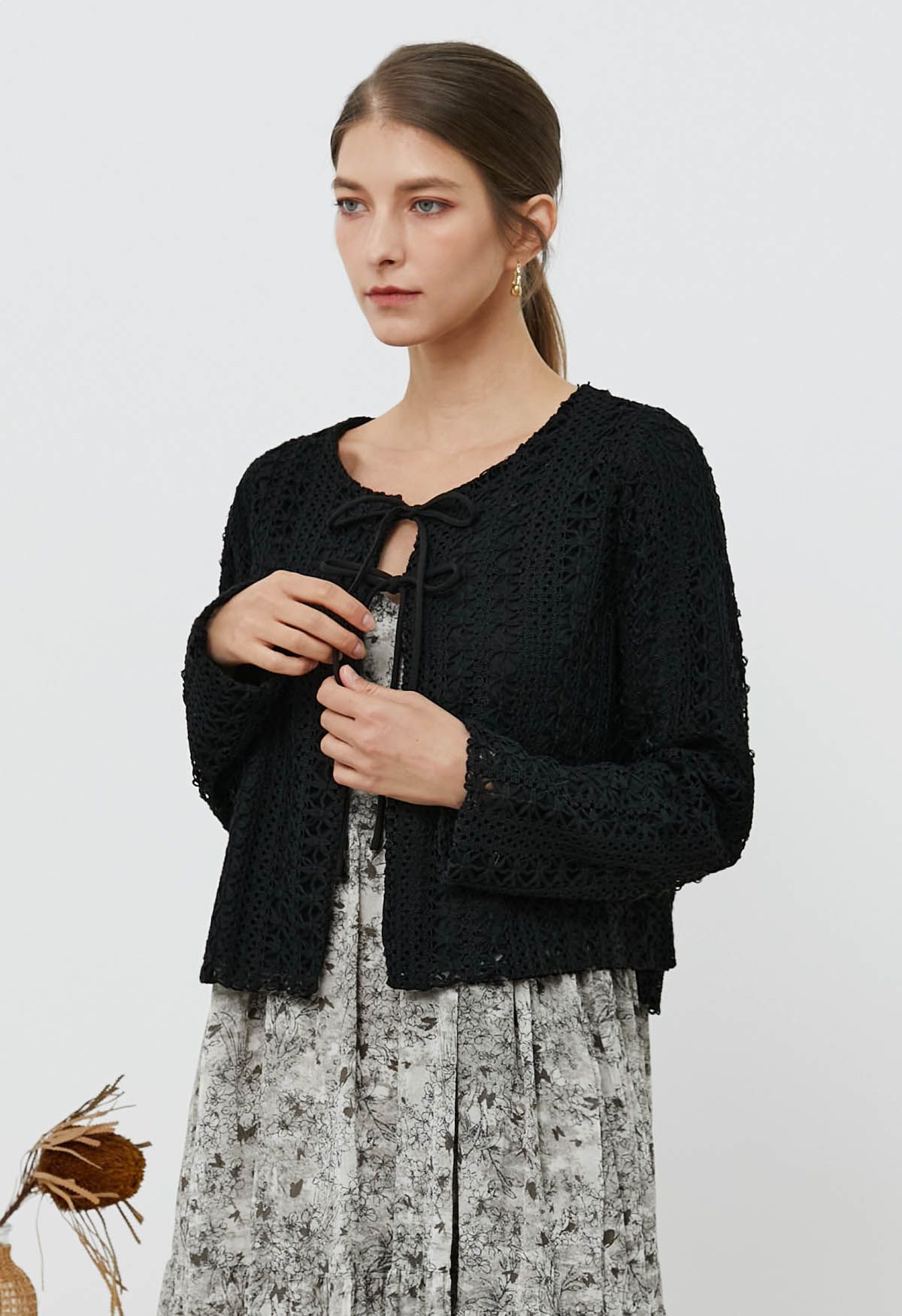 Veste à nœuds papillon au crochet complexe en noir