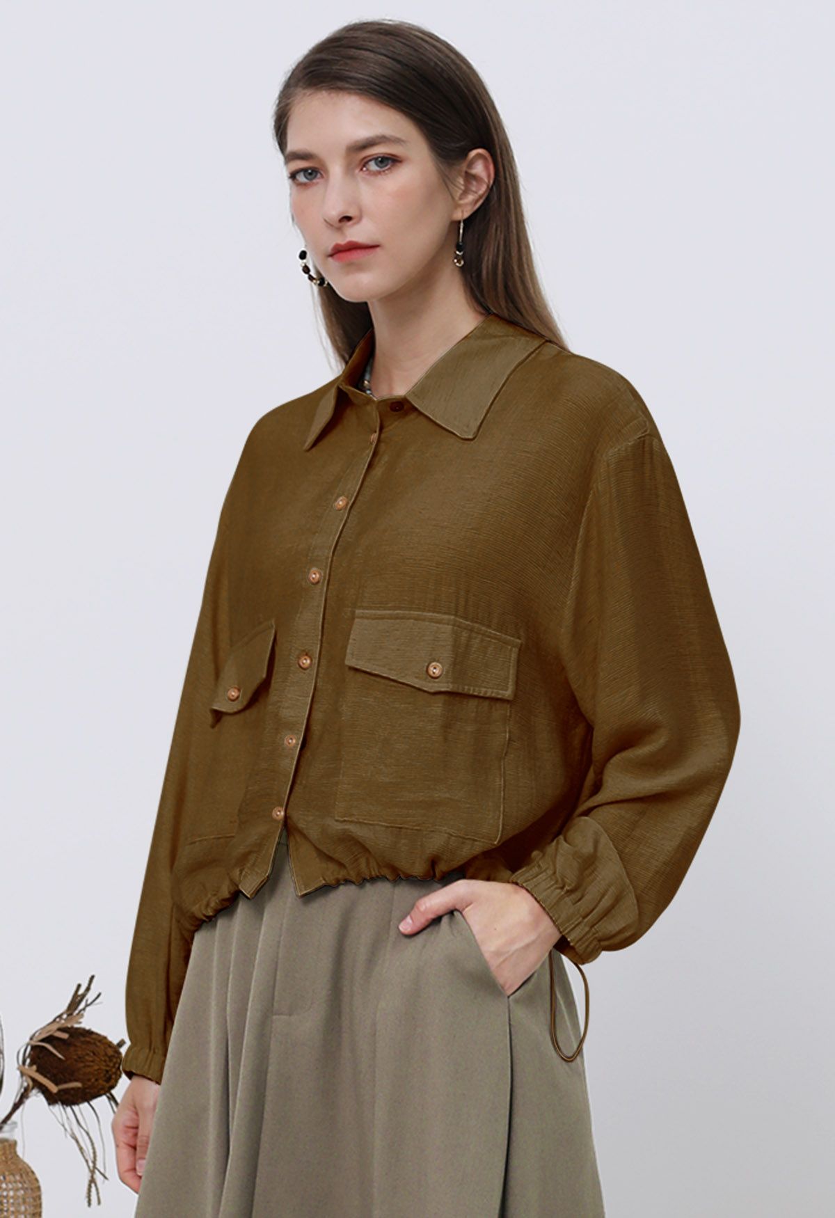 Chemise boutonnée à col et cordon de serrage en marron