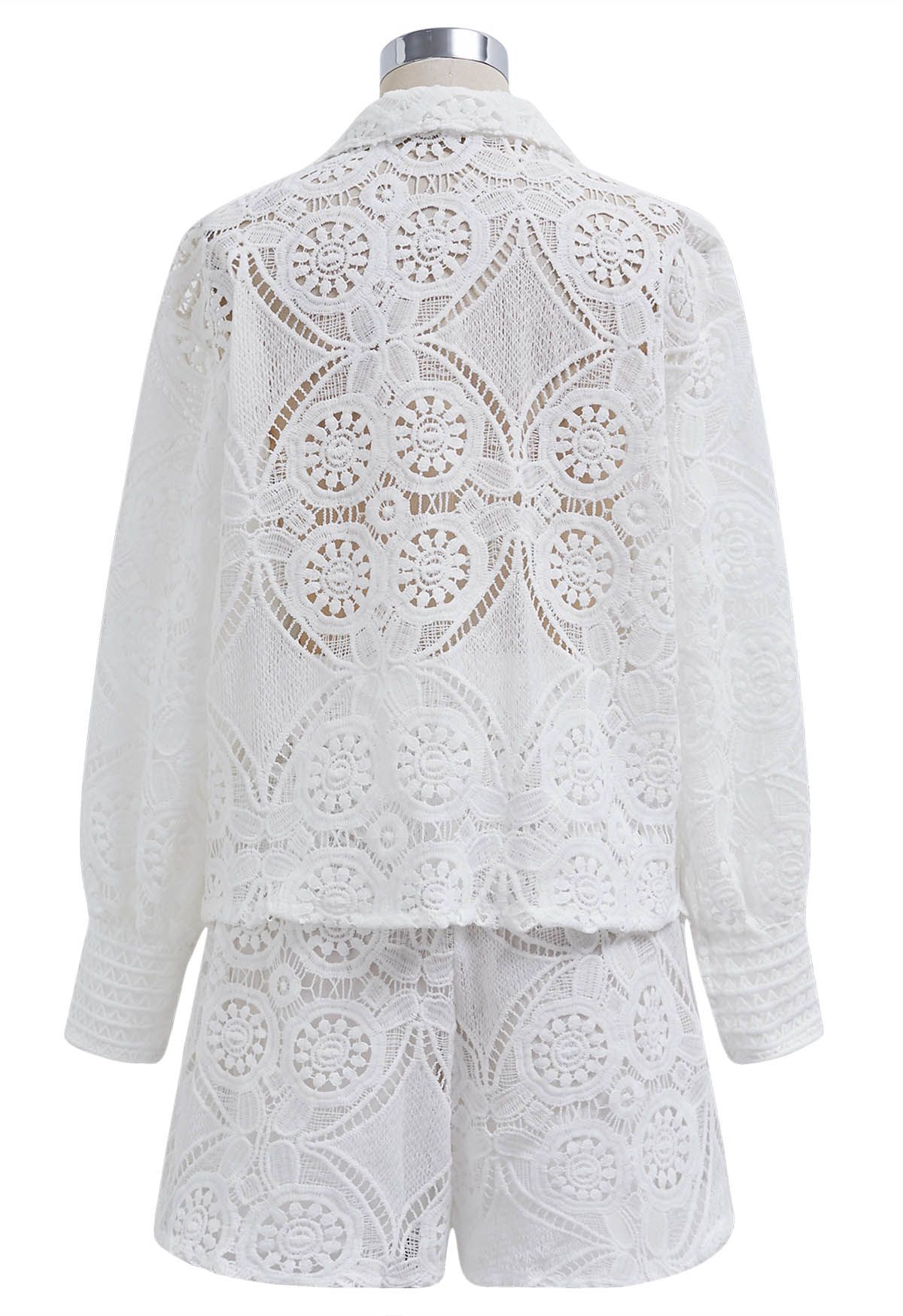 Ensemble chemise boutonnée et short en dentelle guipure blanche