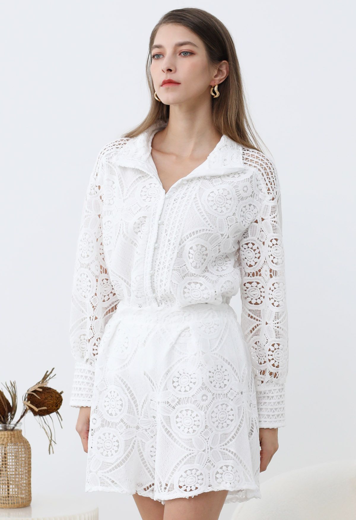 Ensemble chemise boutonnée et short en dentelle guipure blanche