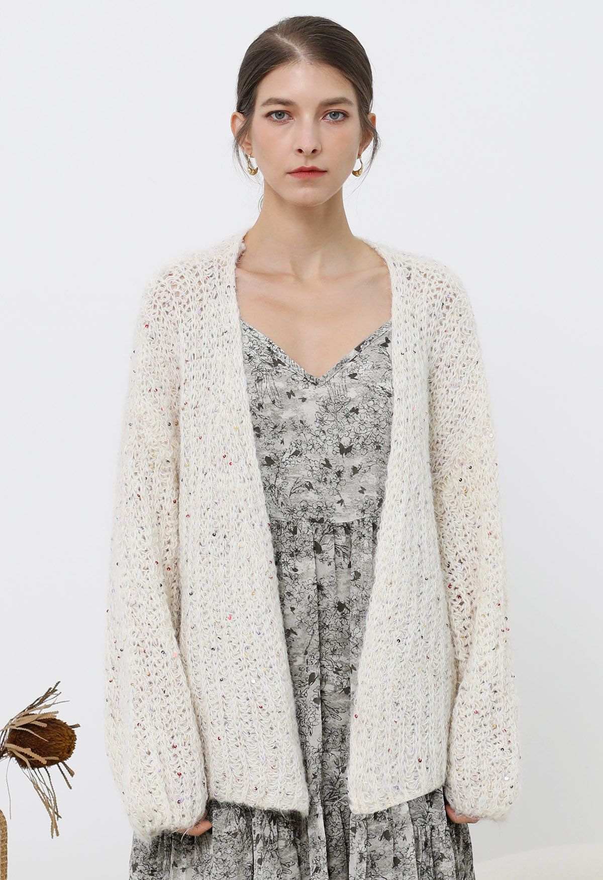 Cardigan en tricot confortable ouvert sur le devant à sequins colorés en crème