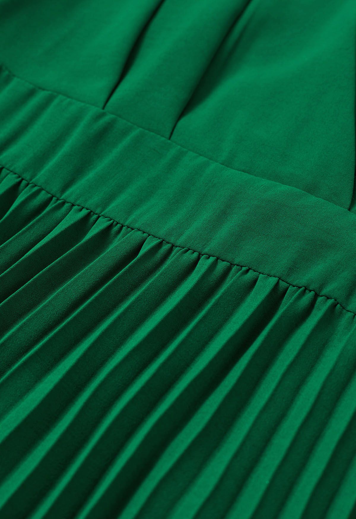 Robe mi-longue portefeuille plissée gracieuse avec ceinture en vert