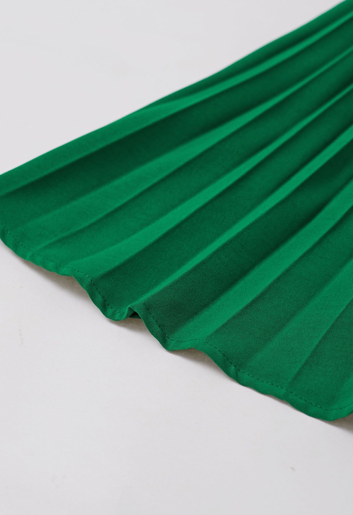 Robe mi-longue portefeuille plissée gracieuse avec ceinture en vert