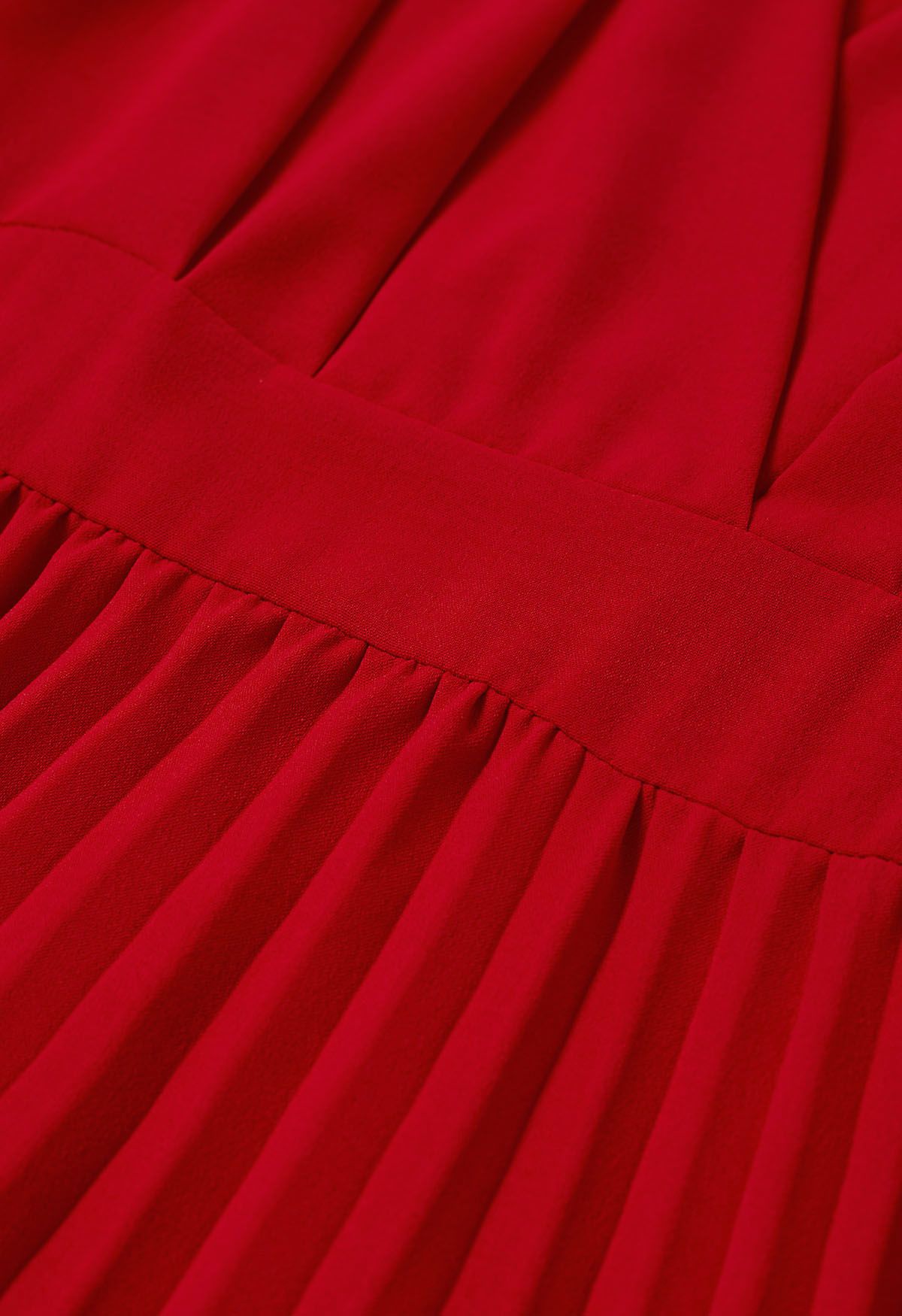 Robe mi-longue portefeuille plissée gracieuse avec ceinture en rouge