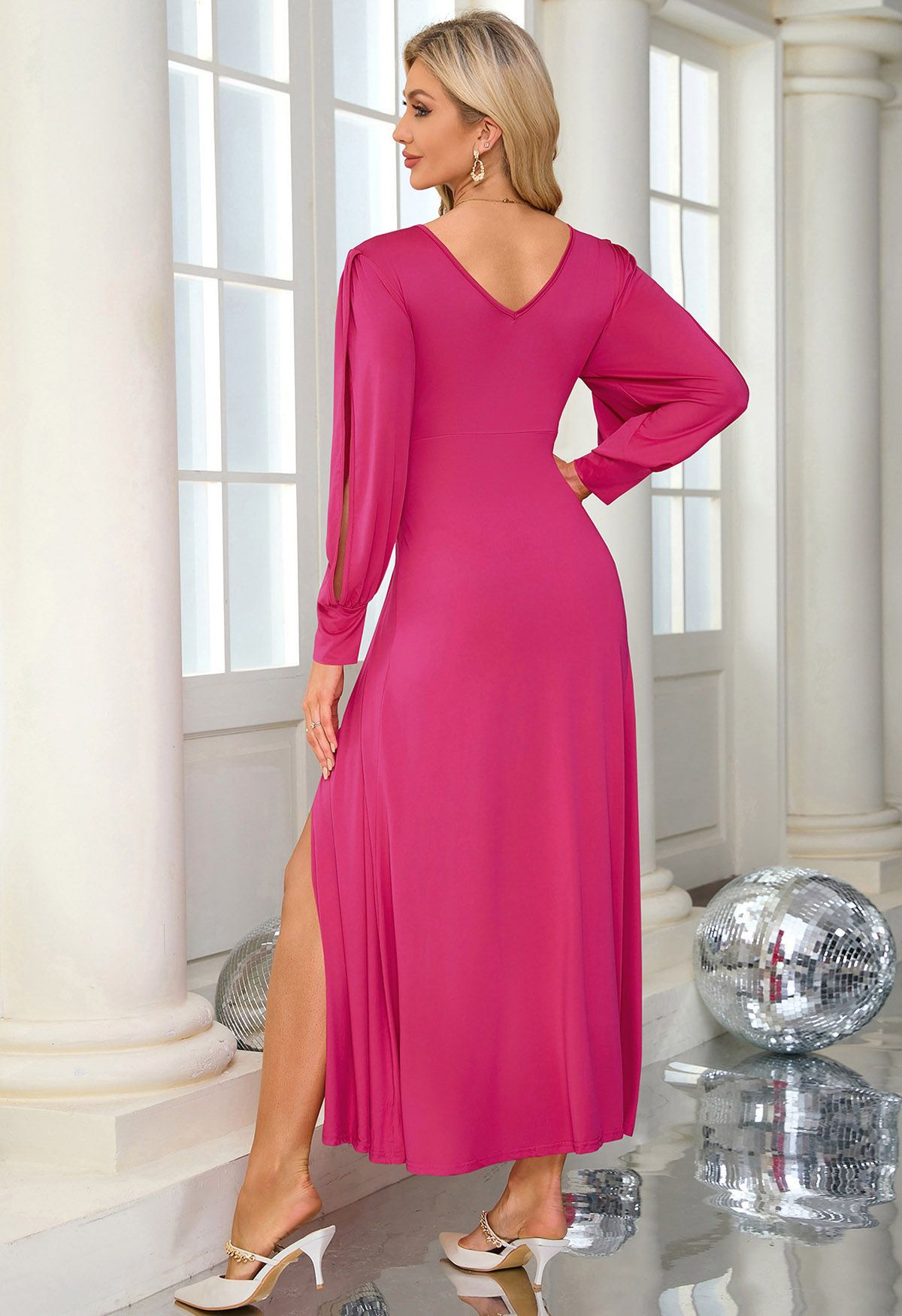 Robe longue à manches découpées et col en V torsadé sur le devant en rose vif