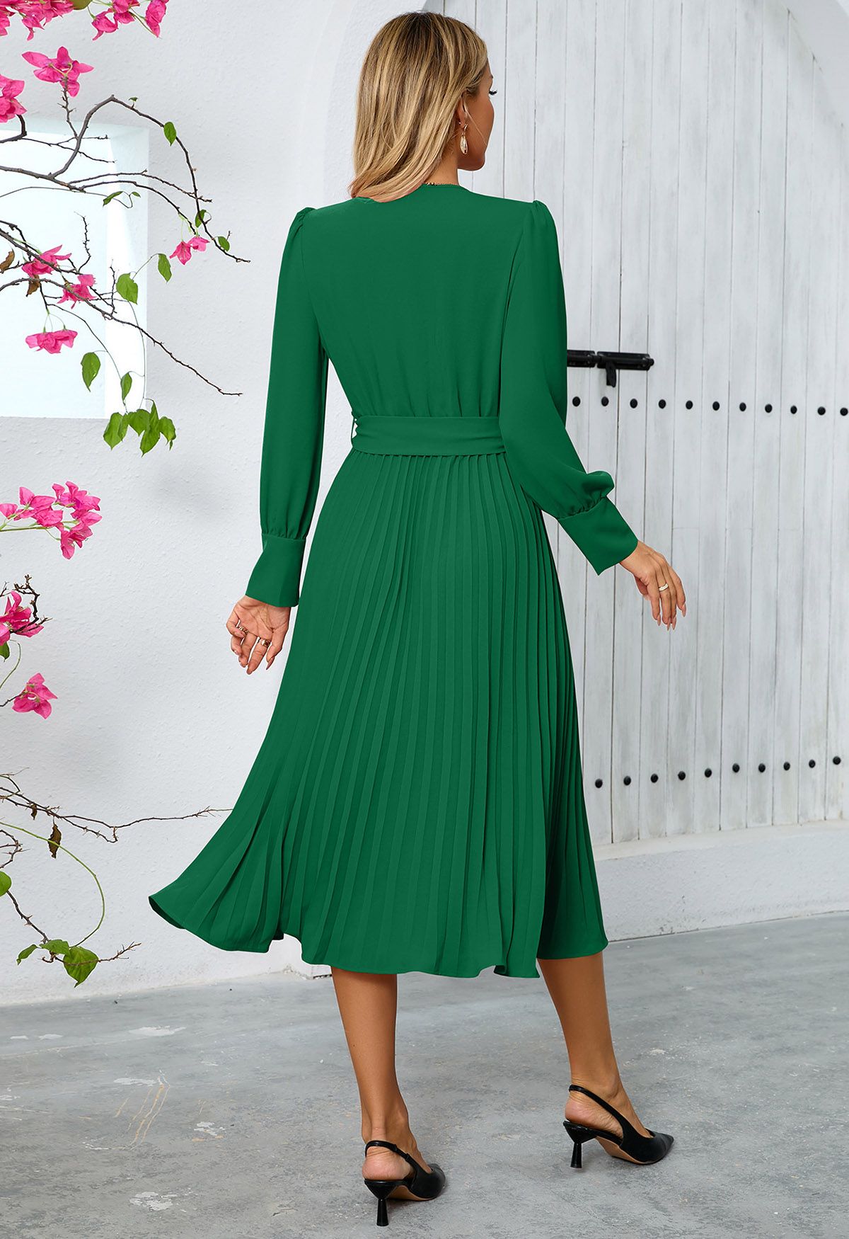 Robe mi-longue portefeuille plissée gracieuse avec ceinture en vert