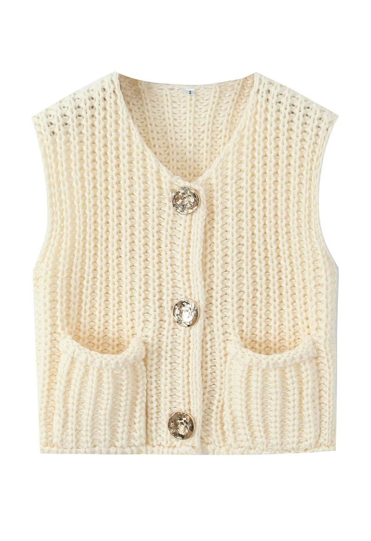 Gilet en tricot épais avec poches plaquées et boutons dorés audacieux en crème