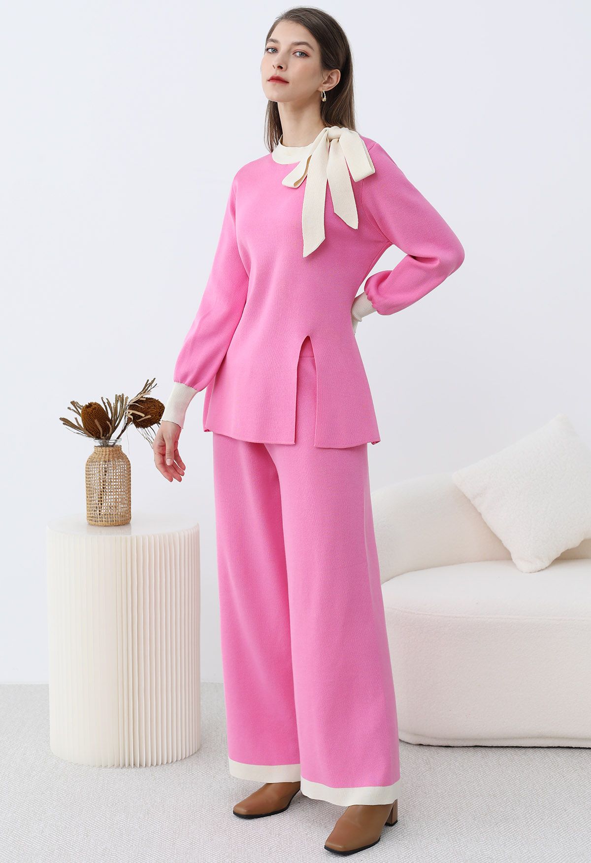 Ensemble pull et pantalon en tricot à nœud papillon et bordure contrastante en rose bonbon