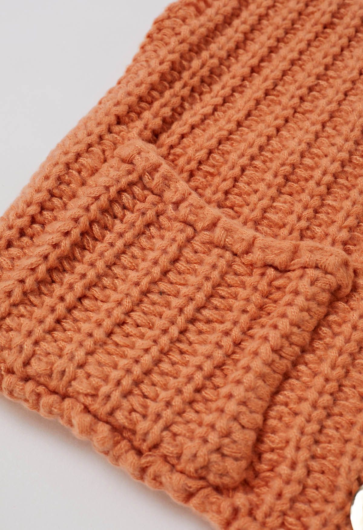 Gilet en tricot épais avec poches plaquées et boutons dorés audacieux en orange