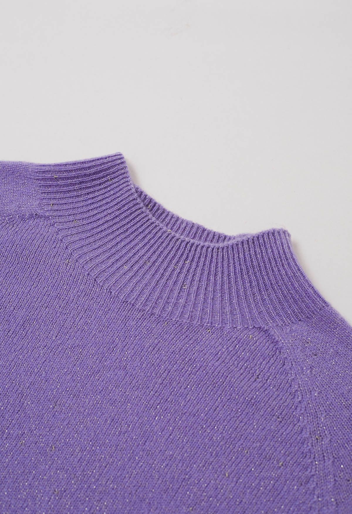 Pull col montant en laine avec fil métallique intégral en violet