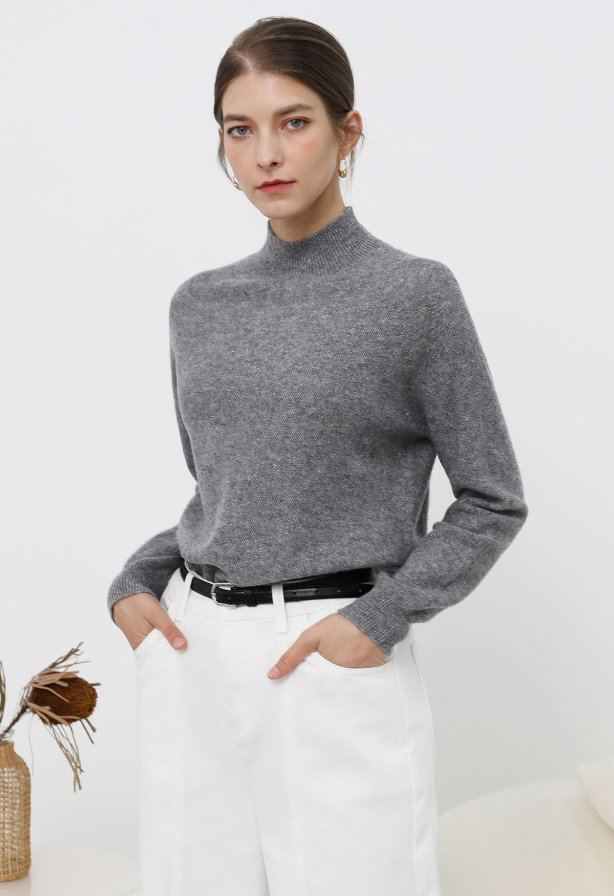 Pull col montant en laine avec fil métallique intégral en couleur fumée