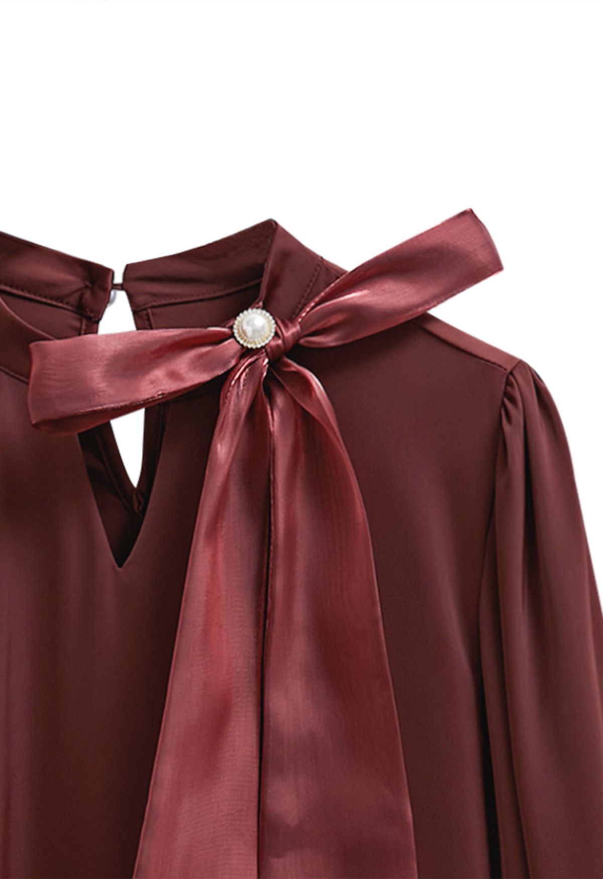 Haut en satin avec nœud papillon en organza nacré bordeaux