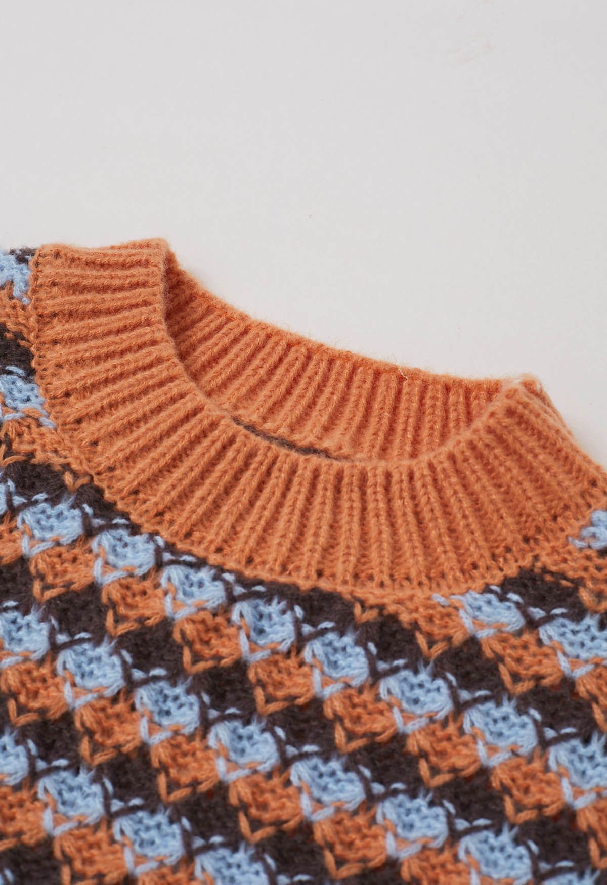 Pull en tricot à motifs géométriques aux tons d'automne