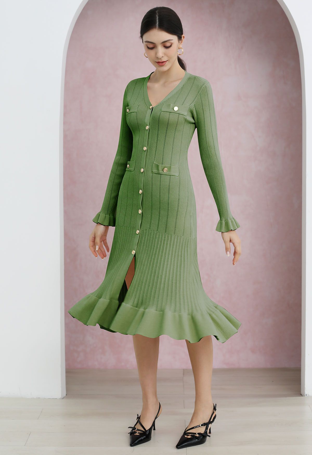 Robe en maille ajourée boutonnée à col en V et volants élégante en vert