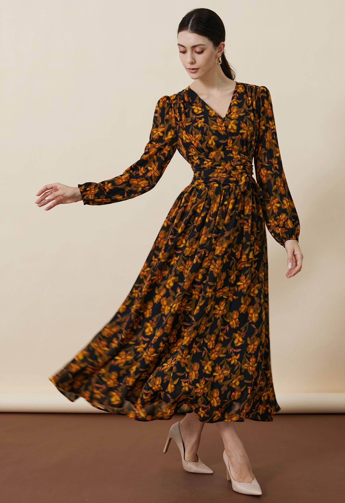 Robe longue en mousseline à col en V et motif floral Serenade en orange